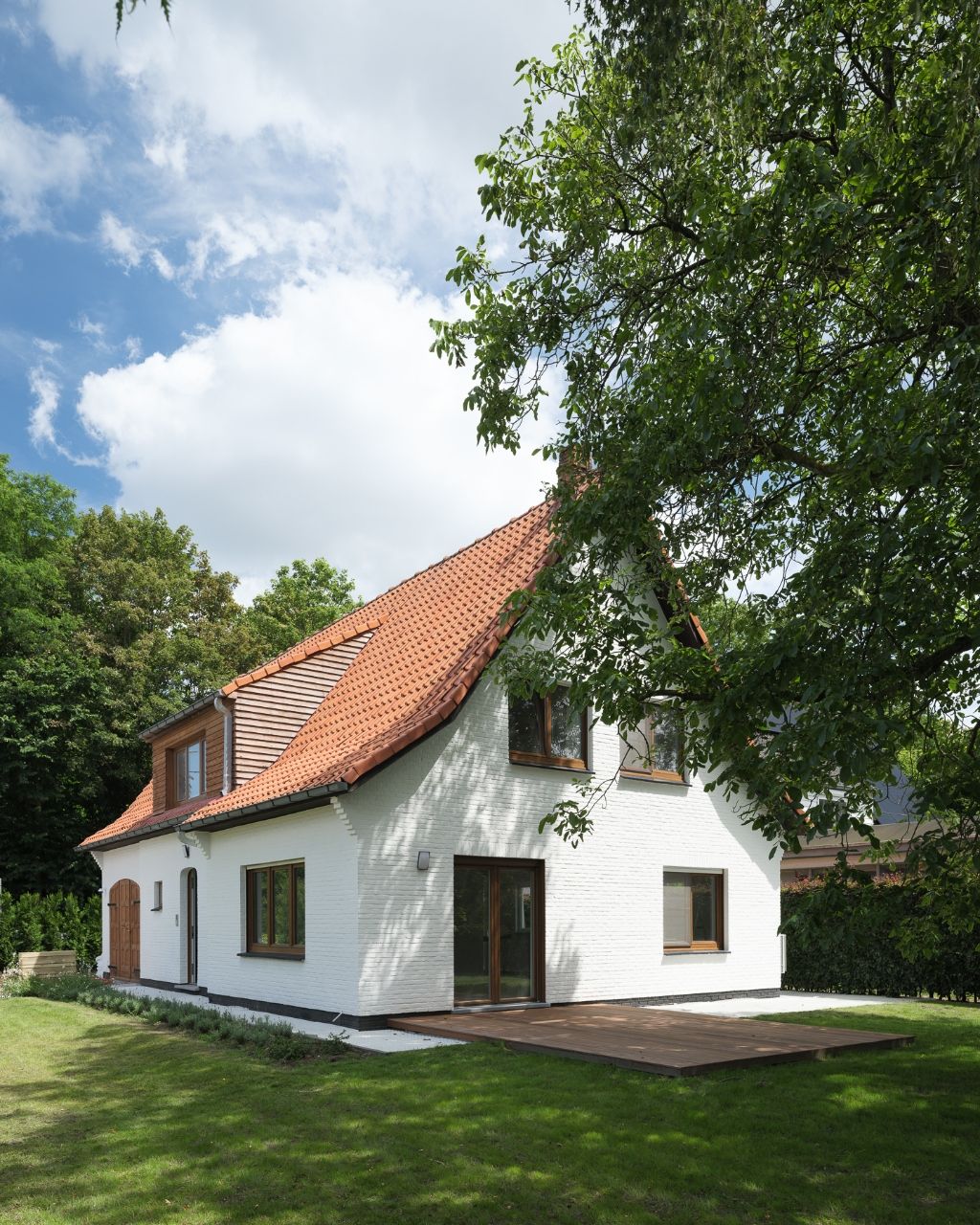 Melle - Gerenoveerde villa met 3 slaapkamers, 2 badkamers, garage en aangename tuin op een boogscheut van Gent. foto 6