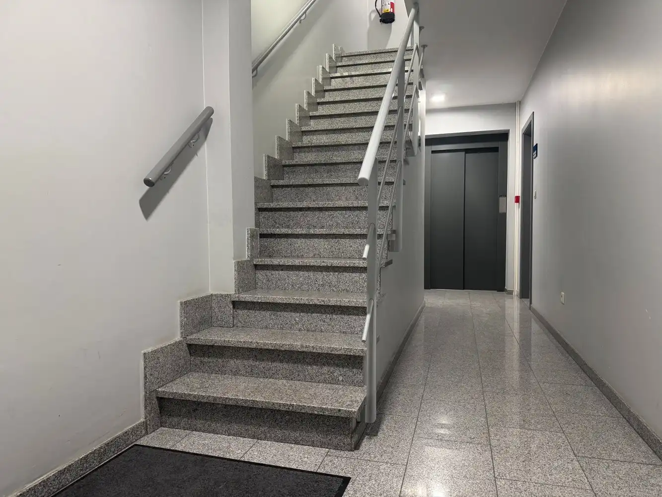 Exclusief ruim penthouse/loft in hartje Hasselt foto 18