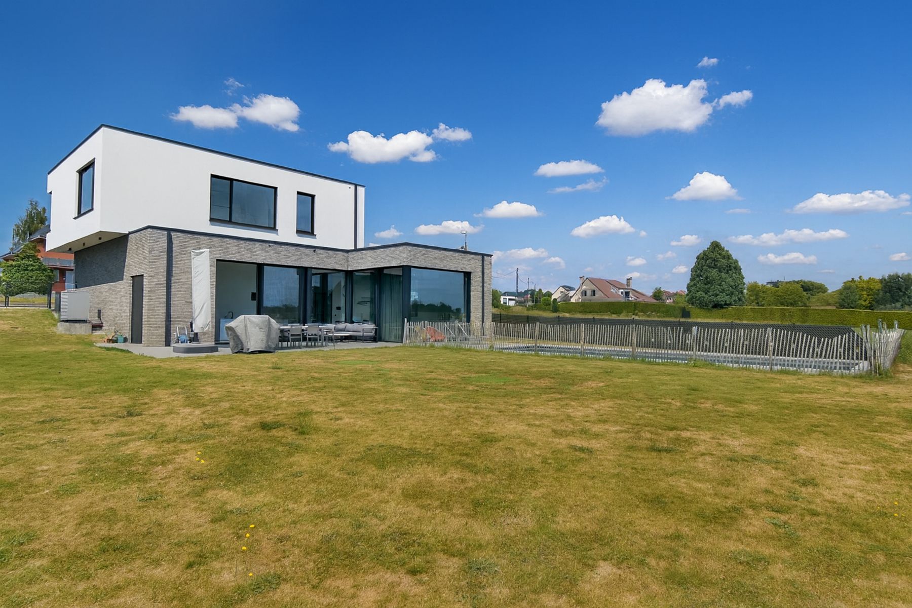 Exclusieve villa met zwembad foto {{pictureIndex}}