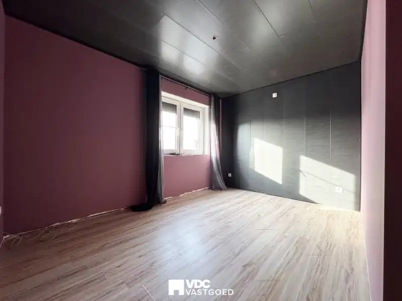 Halfopen bebouwing – gerenoveerd & bijgebouwd in 2020 – EPC B – 3 slpks – prachtige tuin – 183 m² woonopp. foto 10