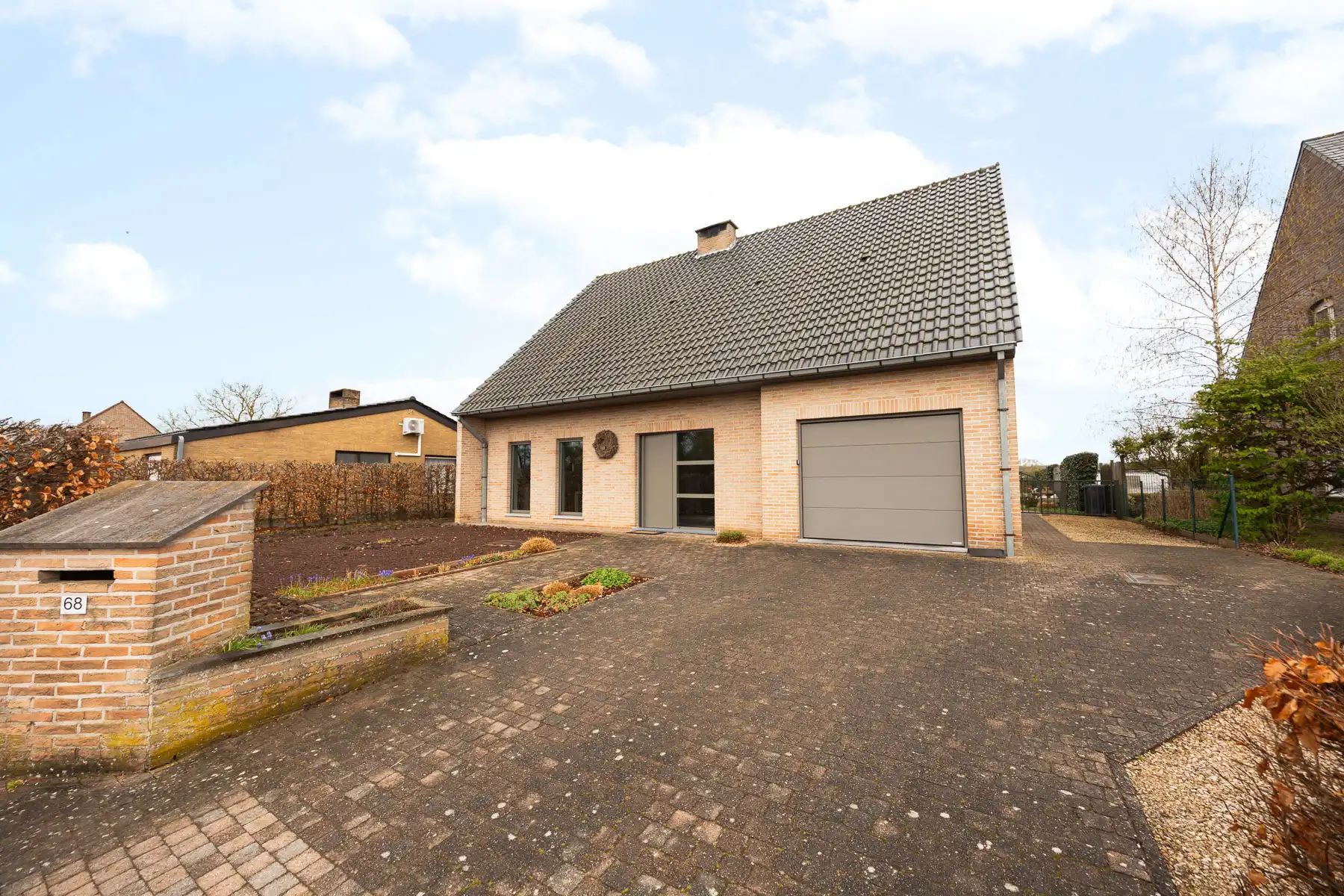 Ruime, instapklare woning met mooie tuin in groene omgeving foto 2