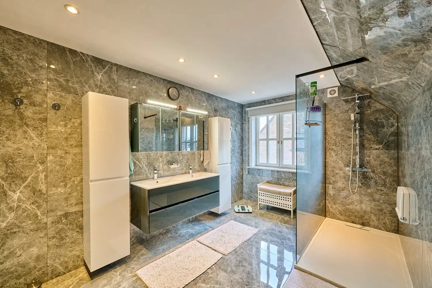 Goed onderhouden woning op ruim perceel in een bosrijke omgeving te Beringen. foto 13