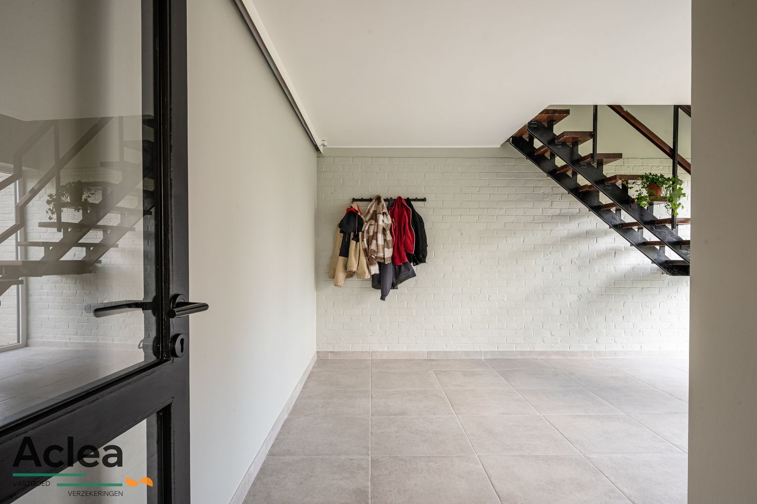 Stijlvolle, ruime woonst op een mooi perceel foto 16