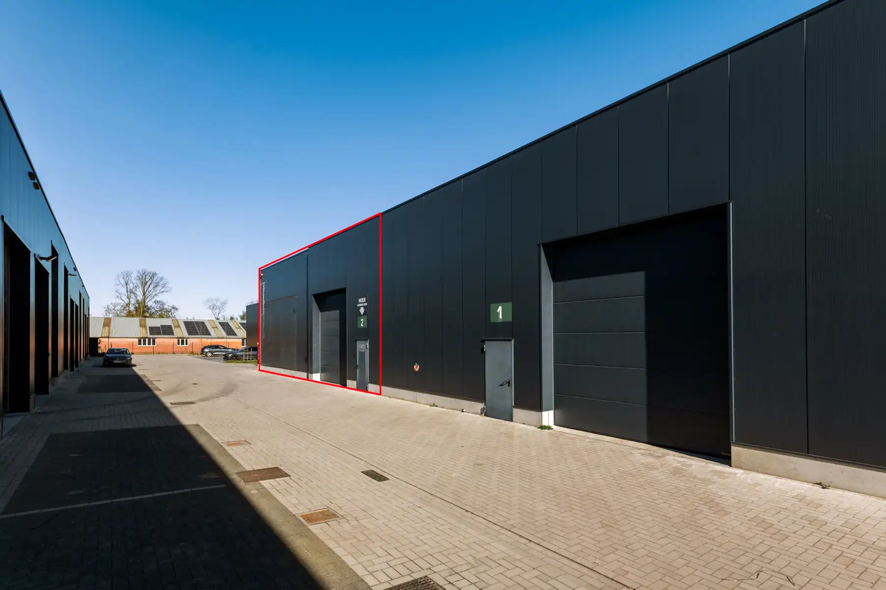 KMO Unit van 210m²+63m² verdieping+ 2pp foto 22