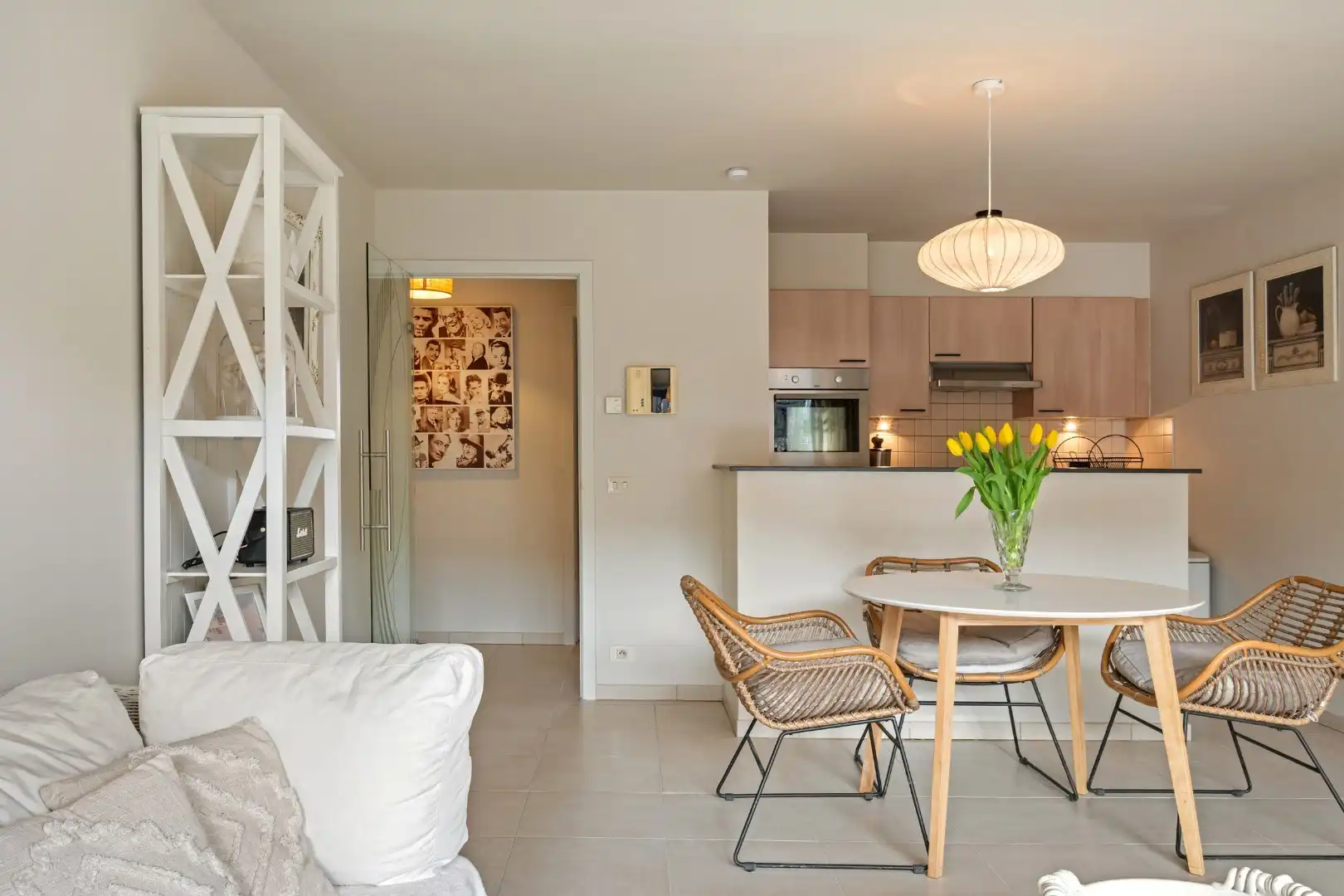 Verzorgd appartement met 2 slaapkamers, balkon, garage en berging in Menen-centrum foto 9