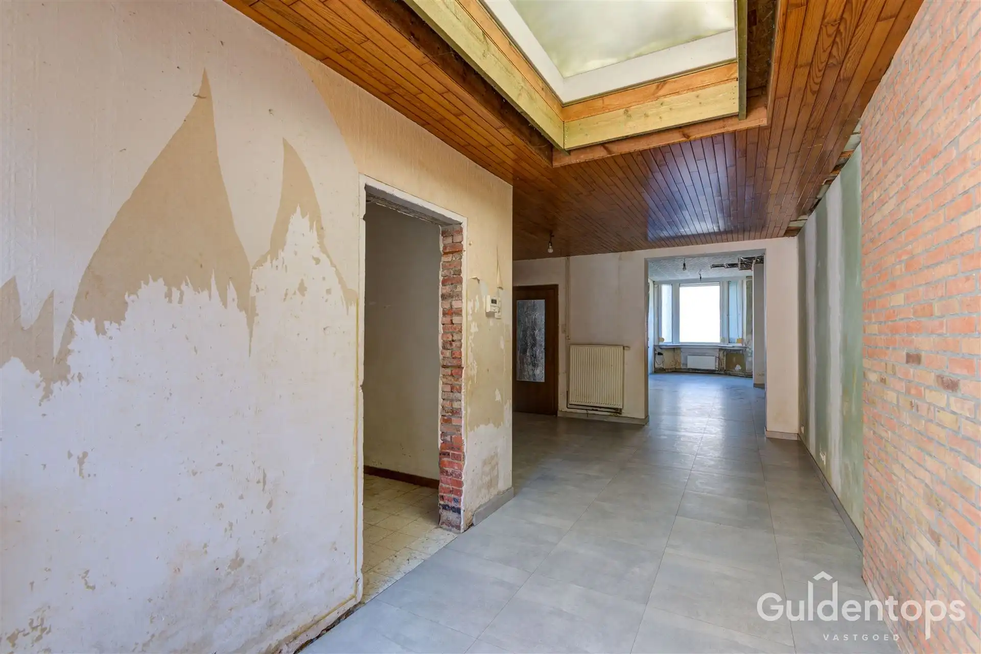 Te renoveren gezinswoning met 3 slaapkamers en grote tuin. foto 11