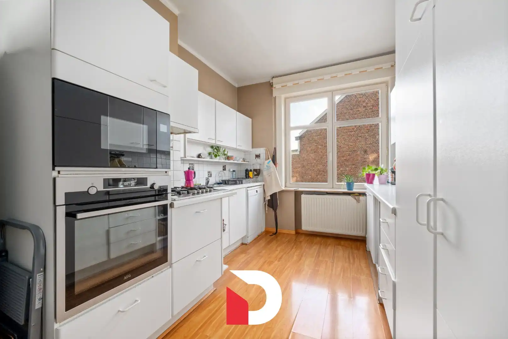 Karaktervolle ruime hoekwoning met garage in centrum Brugge foto 17