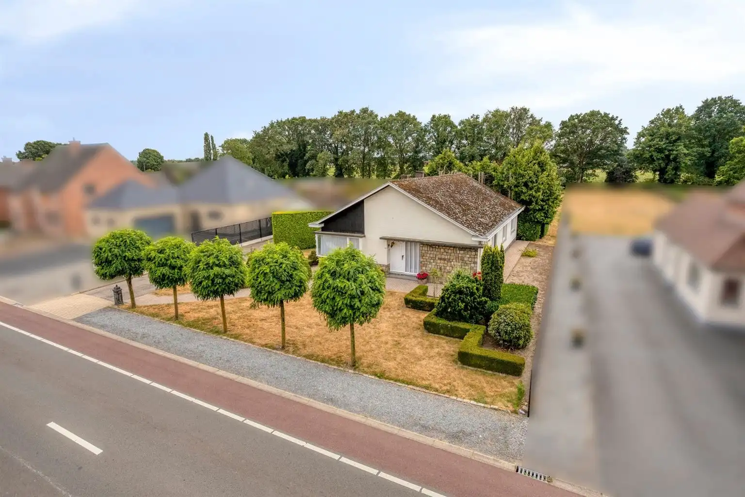 Charmante, gelijkvloerse woning met 3 slaapkamers, vrijstaande garage en uitzonderlijk ruime, zuidgerichte tuin op een prachtig perceel van 21a38ca in Oudsbergen. foto 28