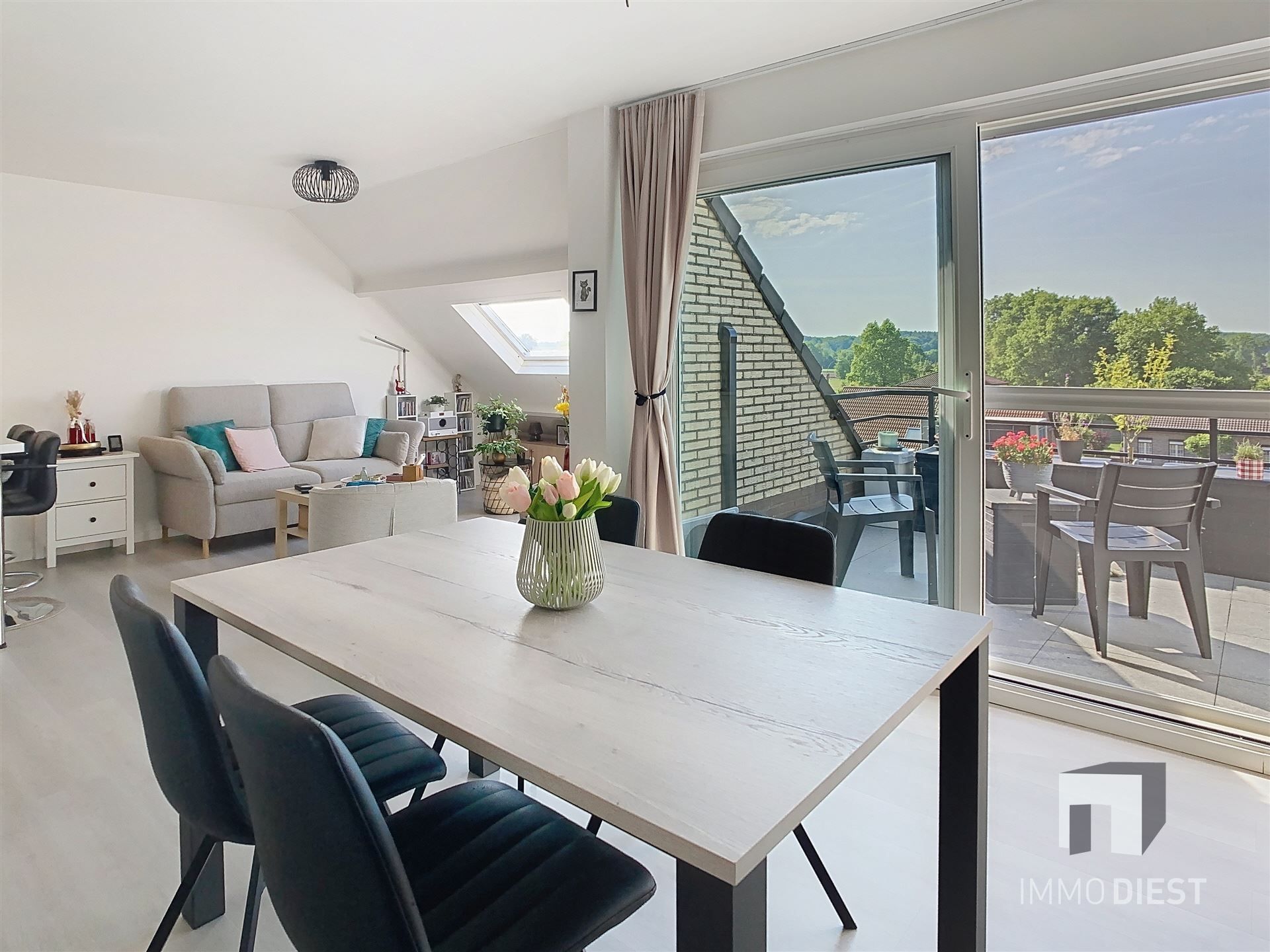 Trendy dakappartement met 2 slaapkamers foto 11