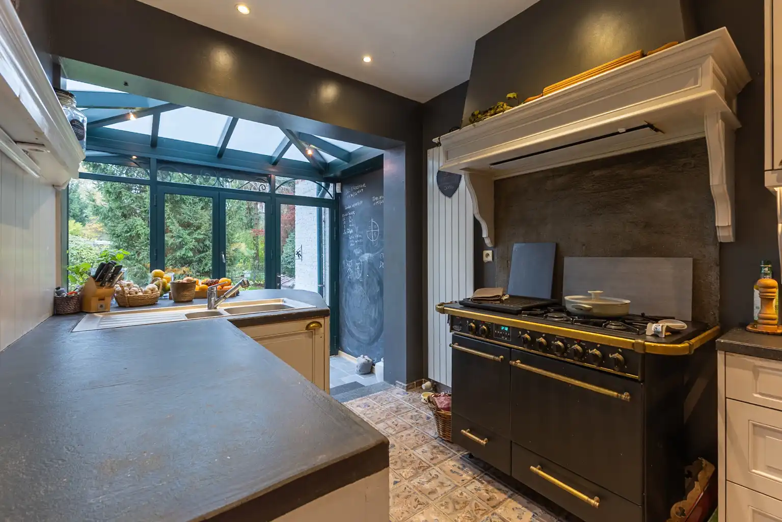 Karaktervolle woning met 4 slpks, garage, bijgebouw en tuin foto 7