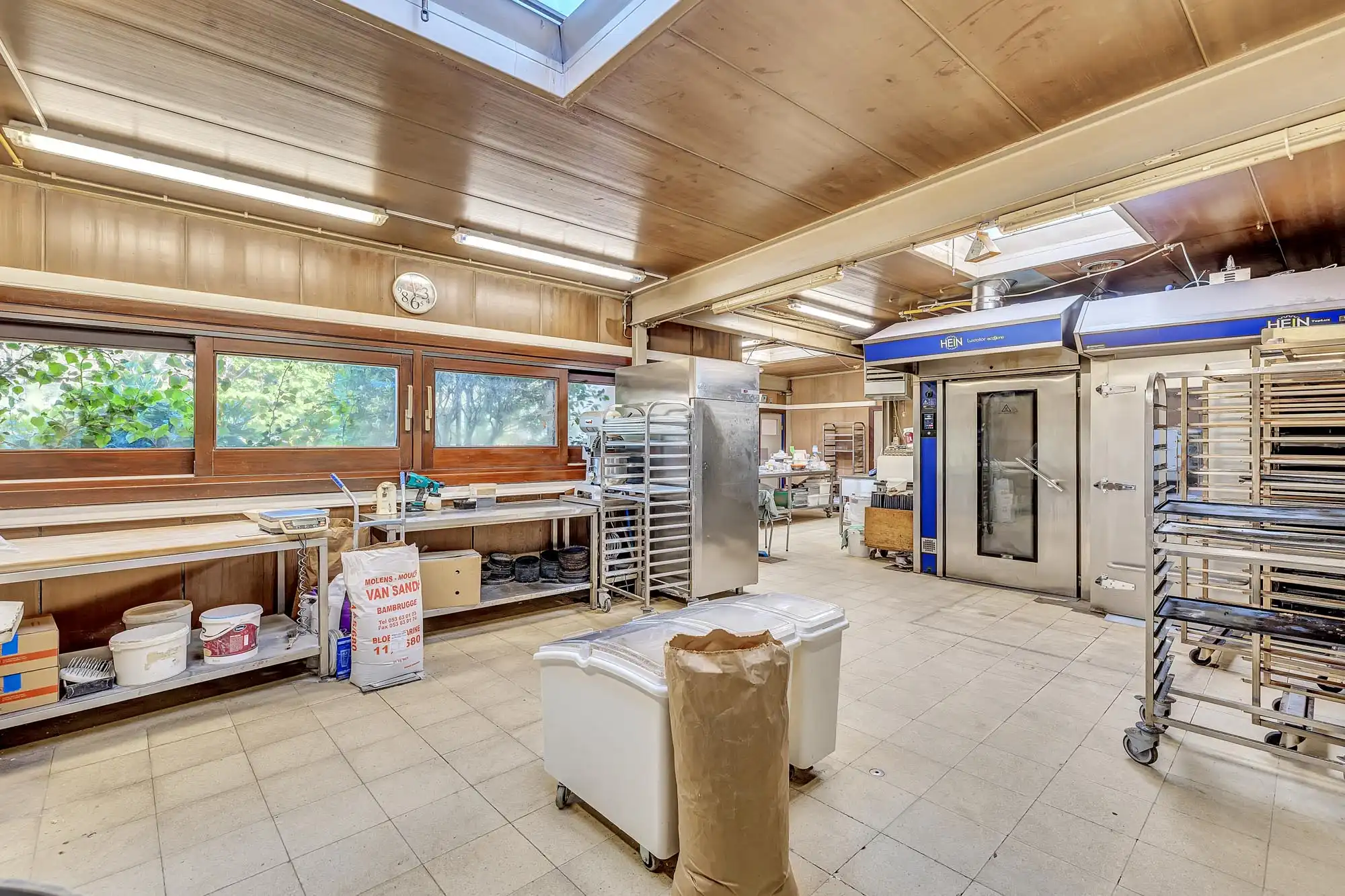 Op strategische uitvalsbasis bevindt zich deze handelswoning foto 12