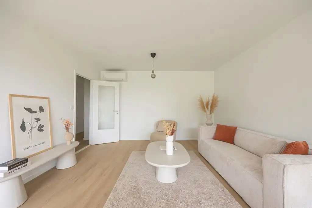 Ruim gerenoveerd appartement met groen zicht en parkeerplaats foto 9