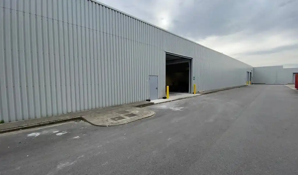 Magazijn met kantoor te huur op industriële site te Malle foto 9