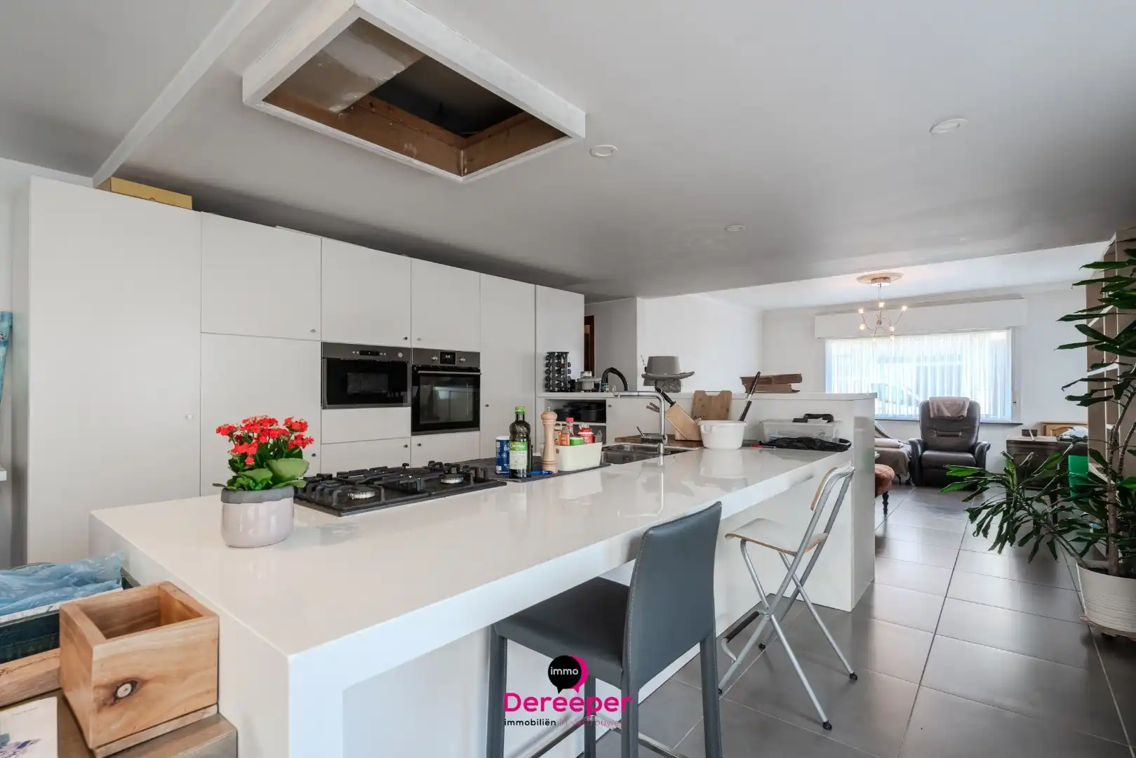Te renoveren halfopen woning met zuidgerichte tuin op 571 m² in Jabbeke foto 7