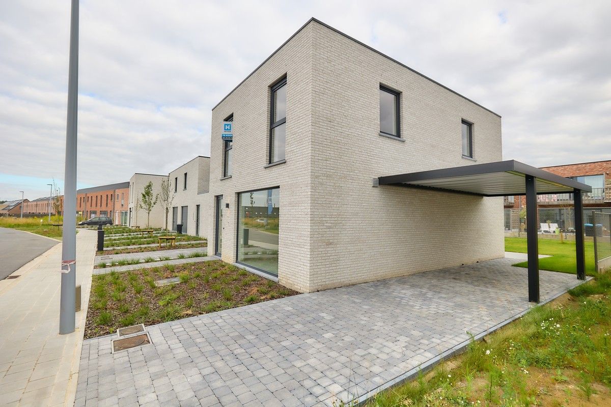 Moderne nieuwbouwwoning te Rumbeke met carport foto 1