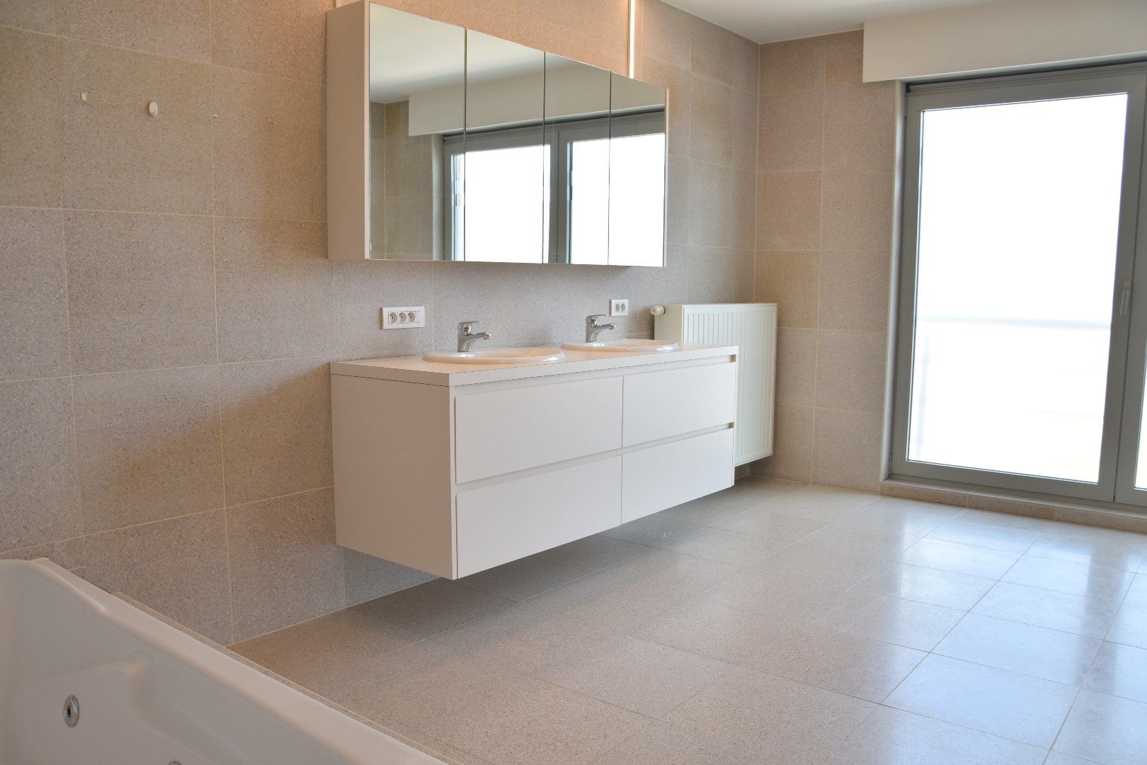 Ruim en recent appartement op rustige ligging foto 10