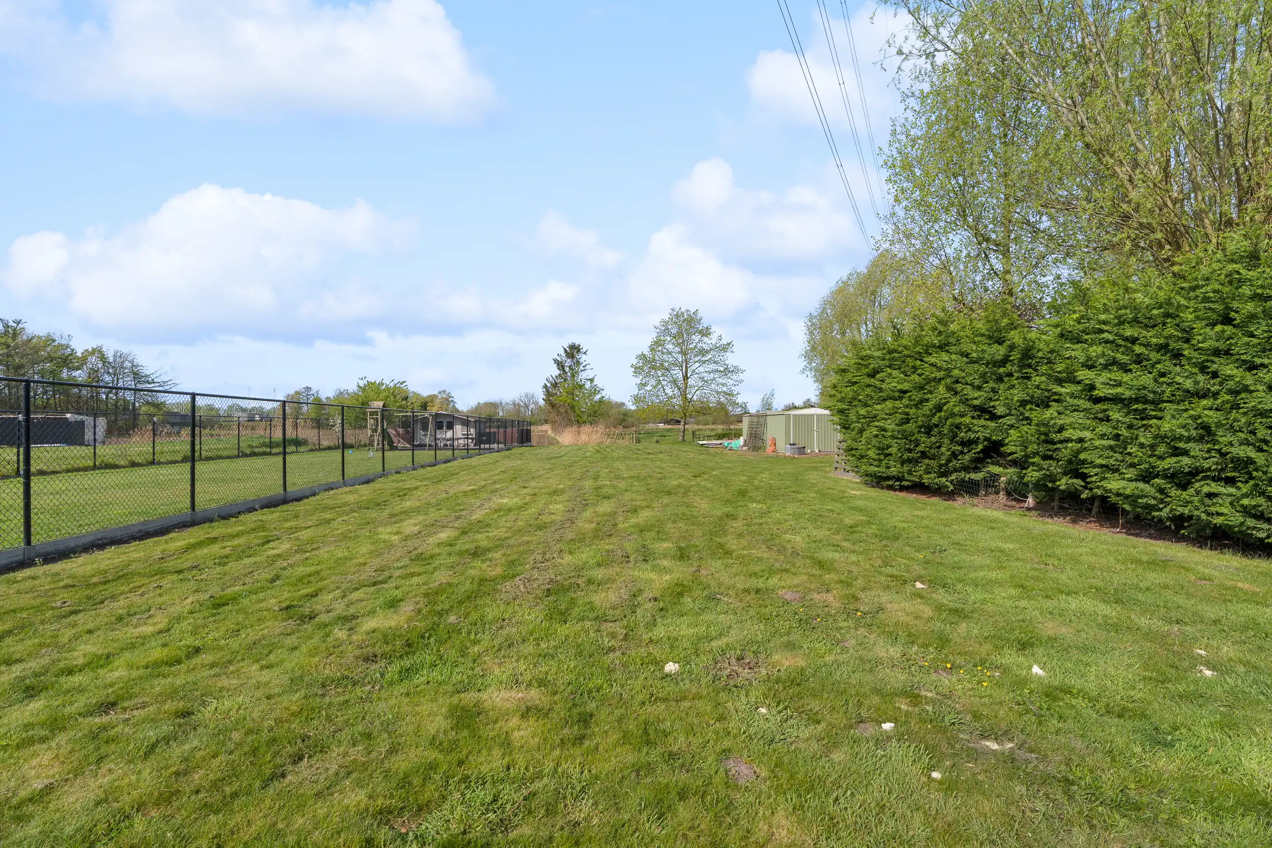 Karakteristieke, lichtrijke bungalow op groot perceel foto 14