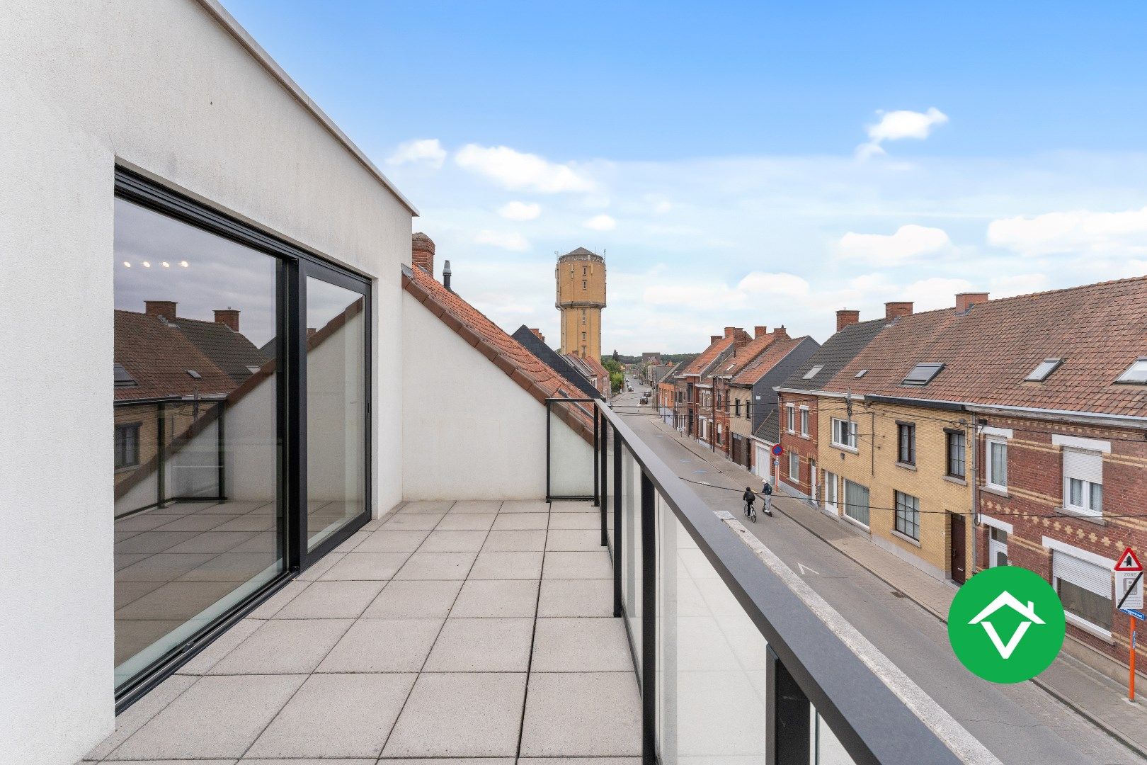 Recent, instapklaar appartement met één slaapkamer, ruim terras en autostaanplaats te Roeselare foto 14