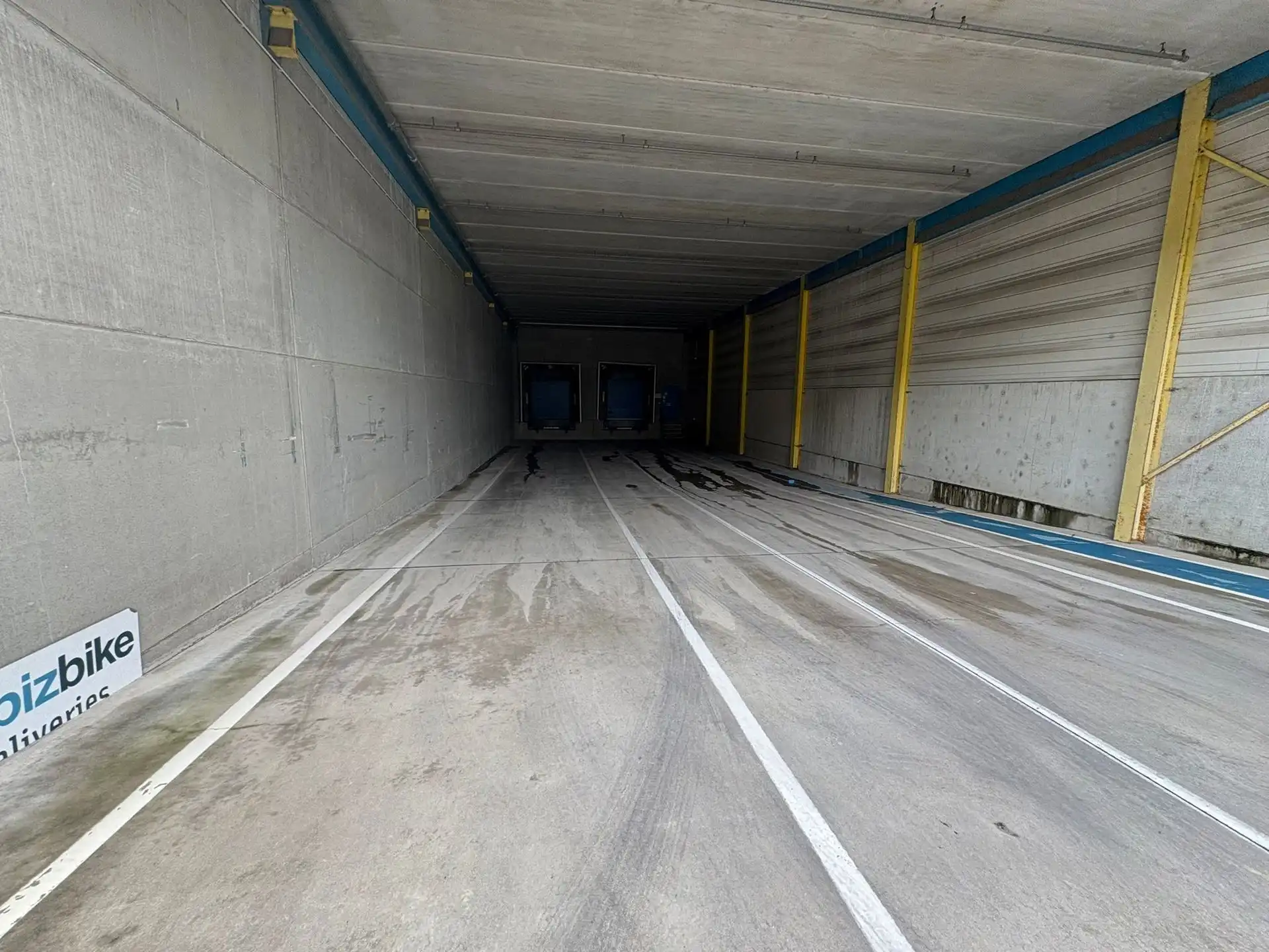 Hoge magazijnruimte van 5.400m² met hoogtes van  ca. 9m en ca. 14m foto 4