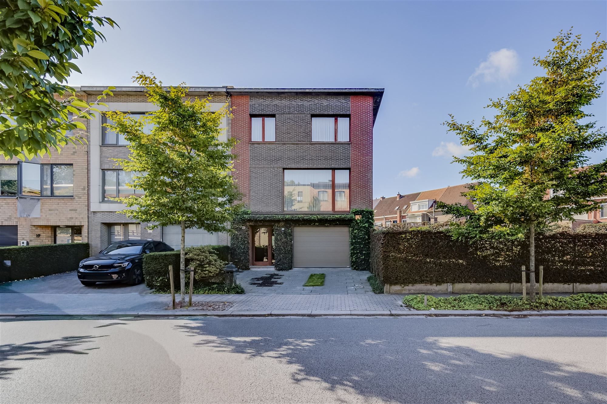 Hoofdfoto van de publicatie: Ruime bel-étagewoning met 5 slk op 569 m² in rustige wijk te Aartselaar