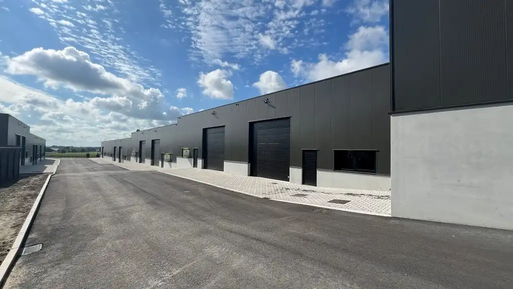 Showroom met opslagruimte te koop in Tielt foto 12