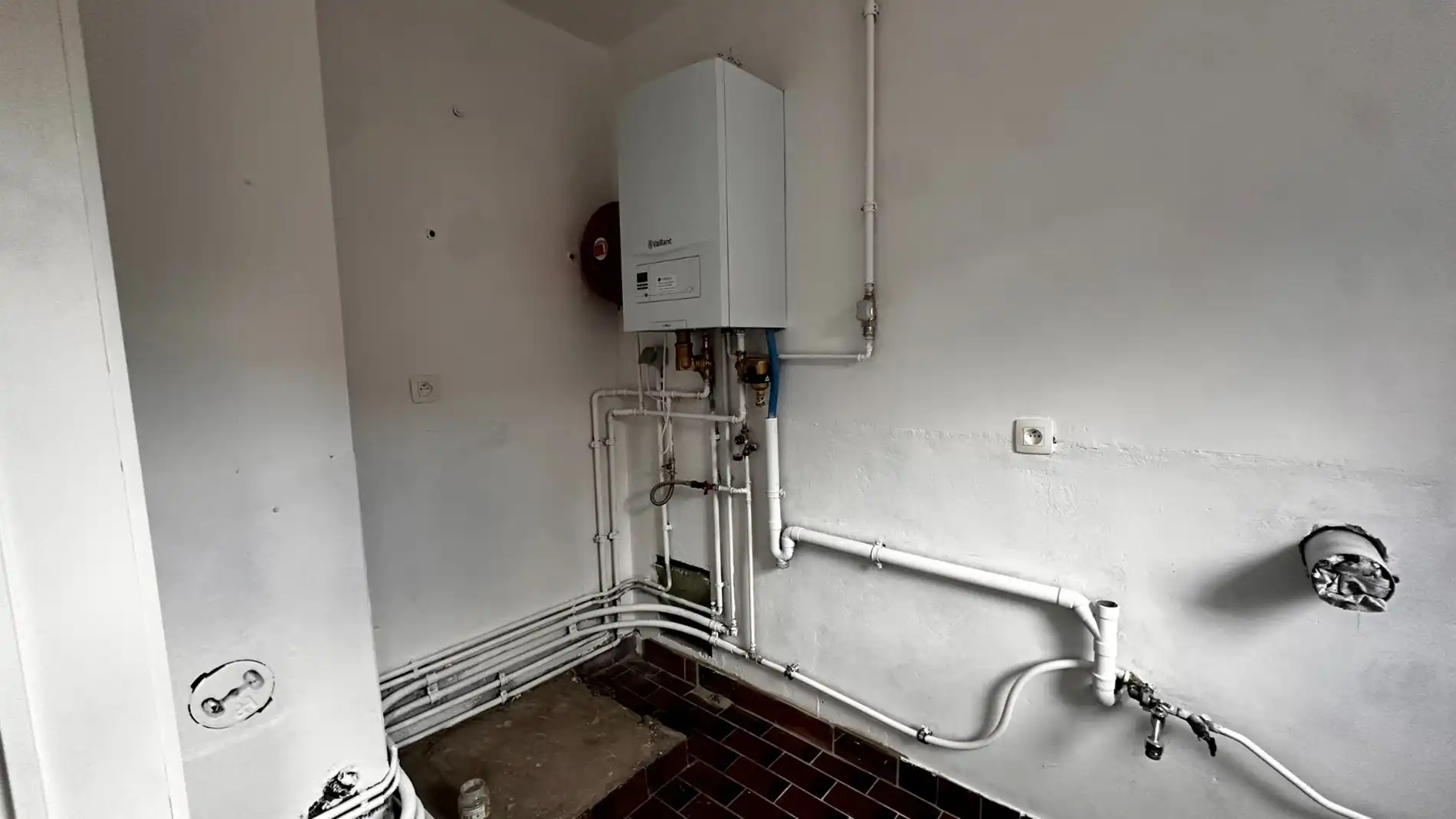 Gerenoveerde rijwoning te huur in Zele foto 11