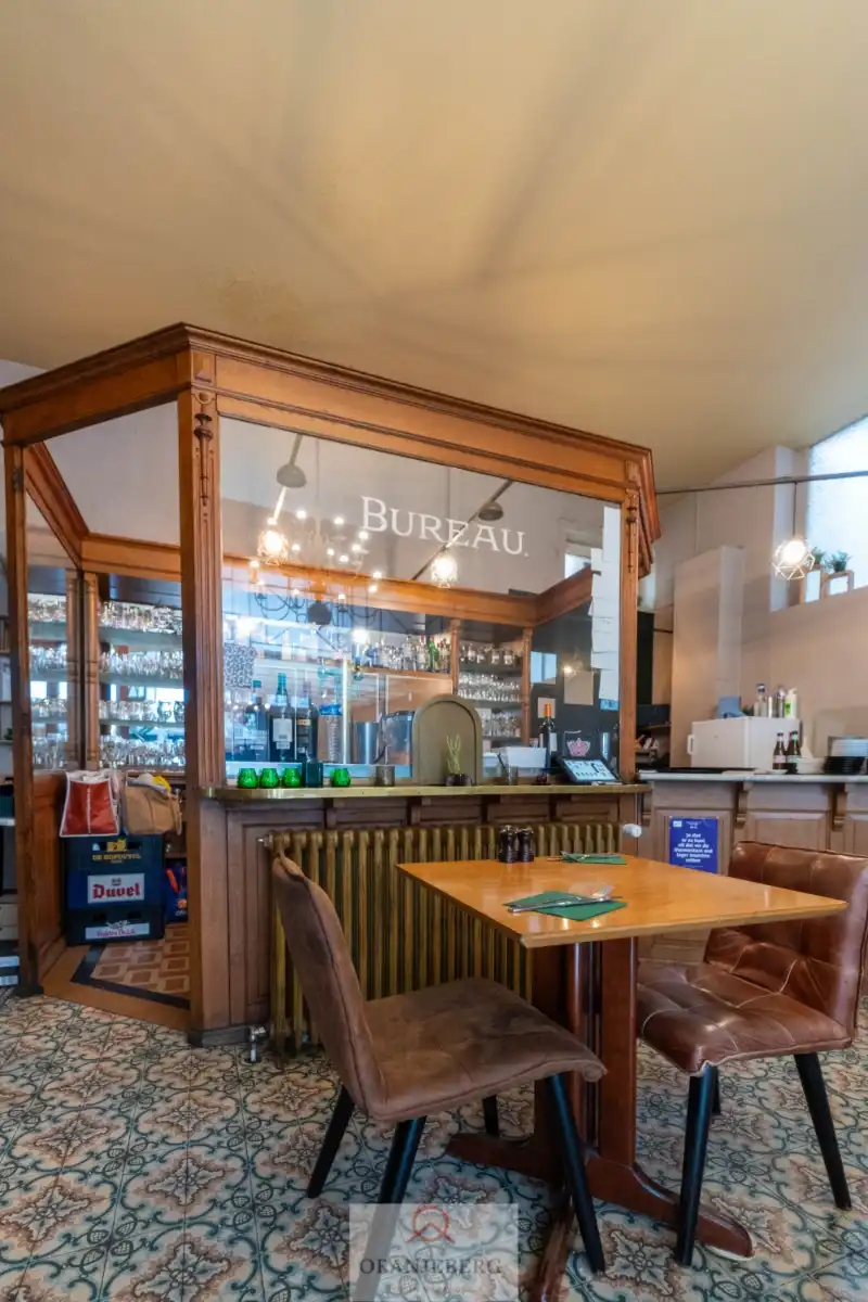 Handelspand in historisch gebouw aan de Vrijdagmarkt foto 18