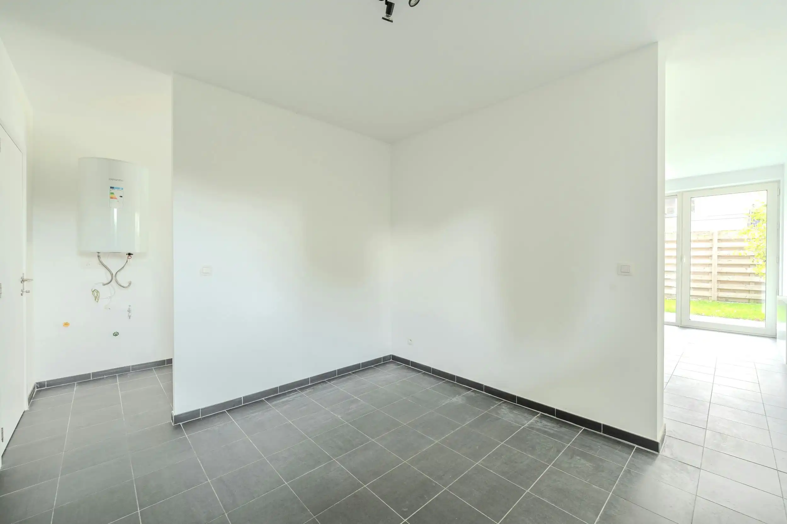 Lichtrijke studio met slaaphoek en met tuintje te Bredene  foto 9