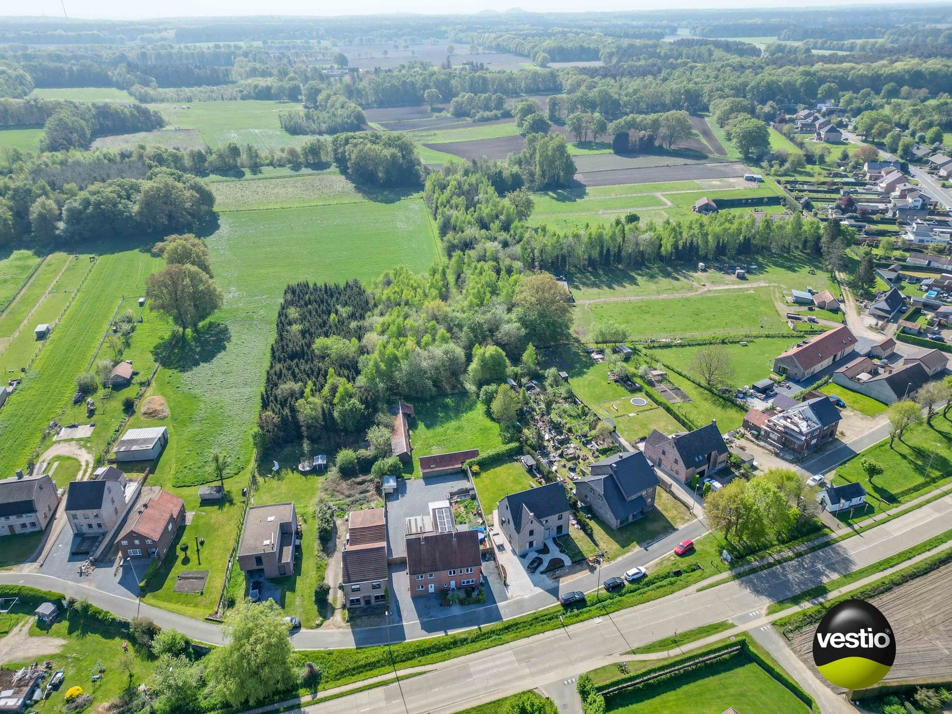 DEGELIJKE WONING MET WEILANDEN OP 1,7 HECTARE foto 4