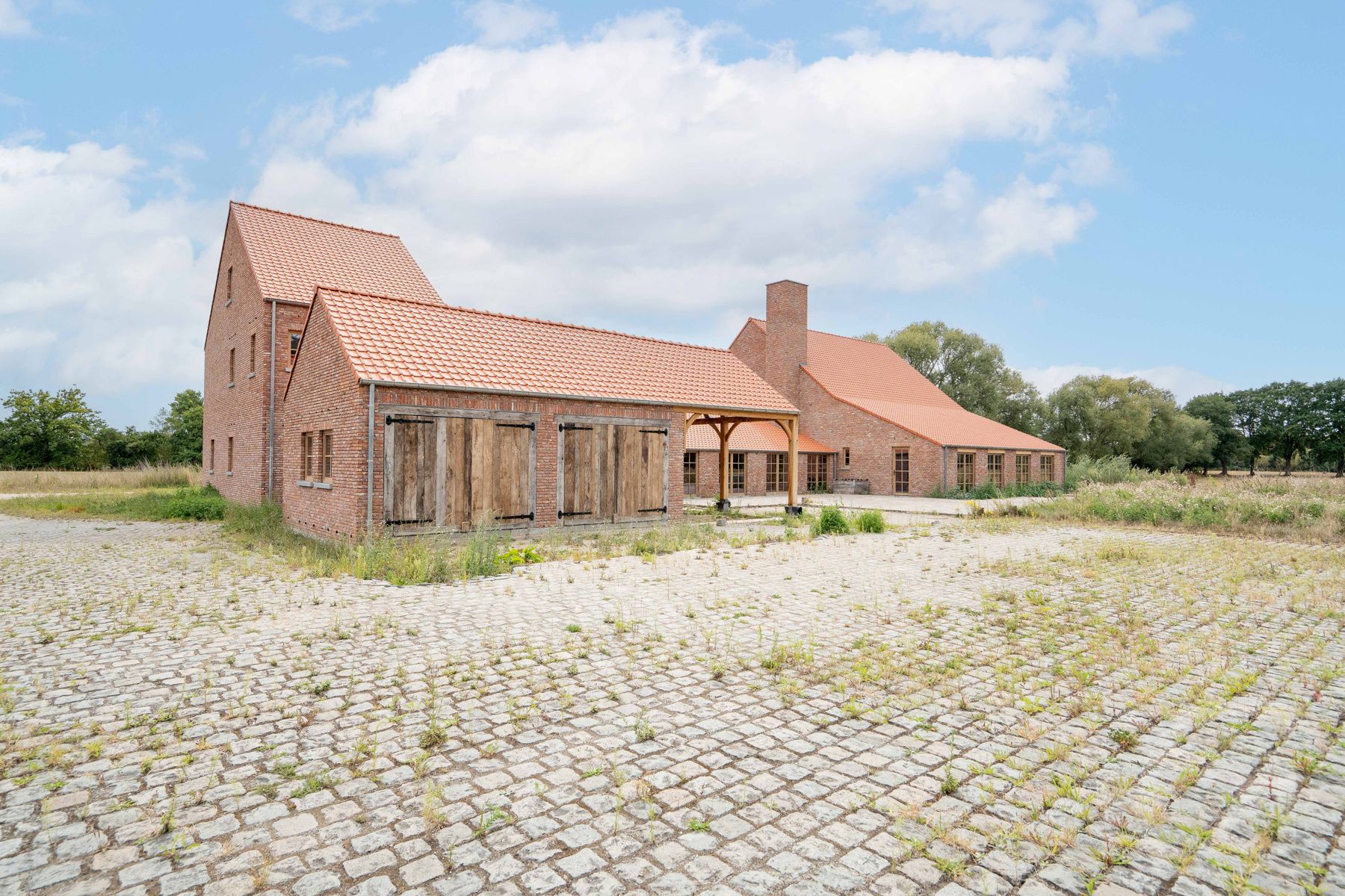 Prachtige en idyllisch gelegen hoeve (casco) op 4 hectare! foto 8