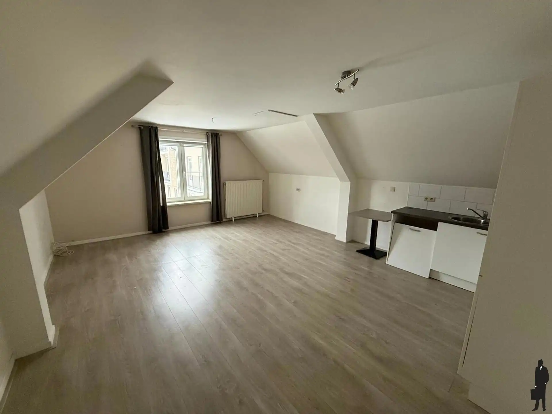 Handelspand met bovengelegen studio foto 8