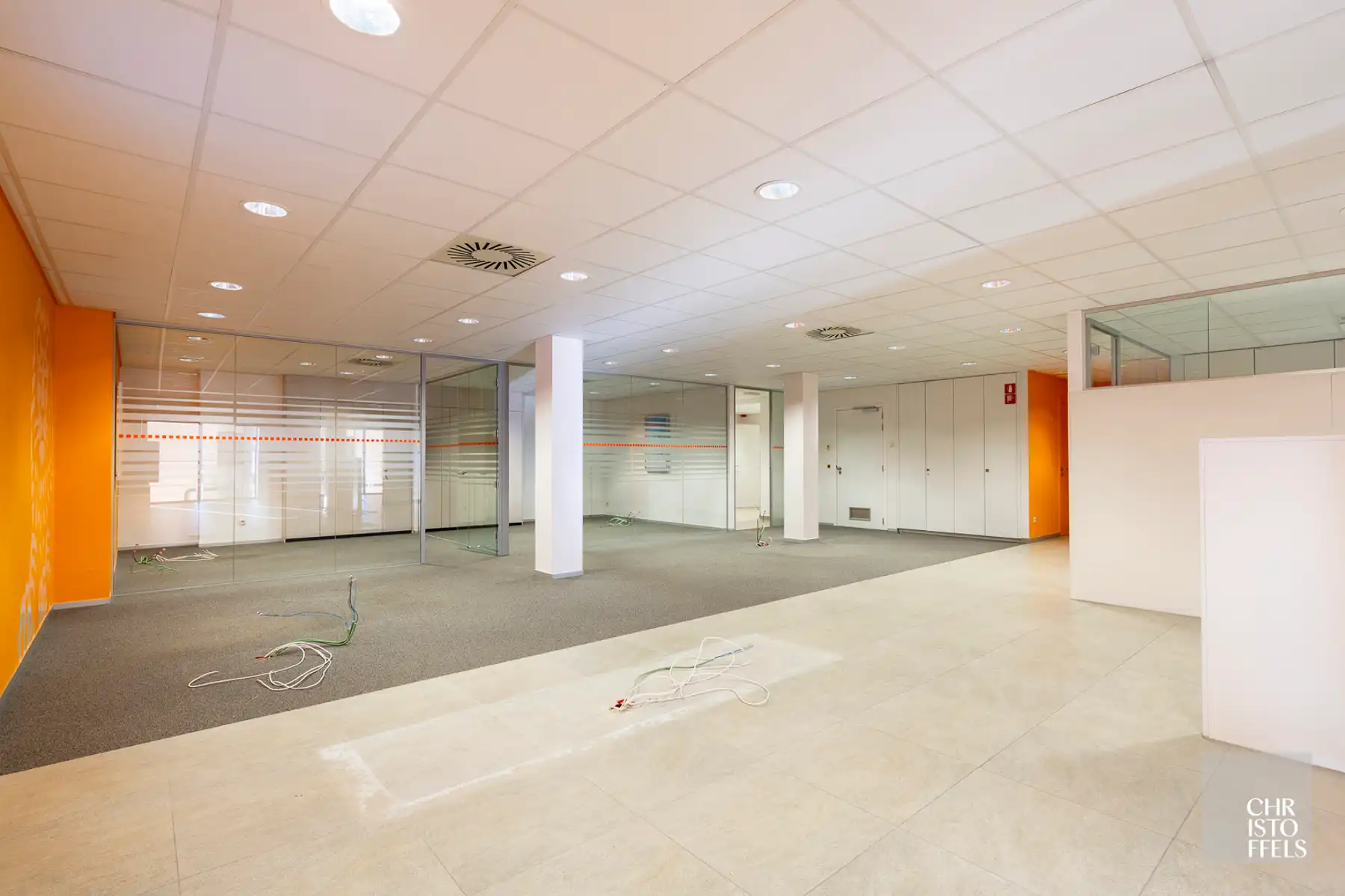 Commerciële ruimte (271m²) mét parkeergelegenheid op een strategische locatie in Lanaken! foto 5