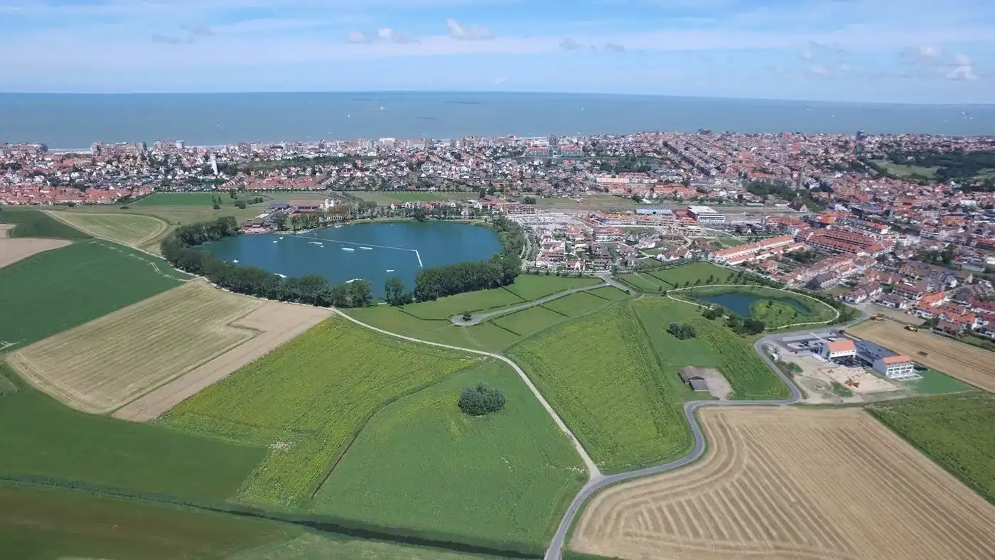 GOLFLOT:   bouwperceel met open zicht rechtstreeks op toekomstige golf van Duinenwater.  foto 4