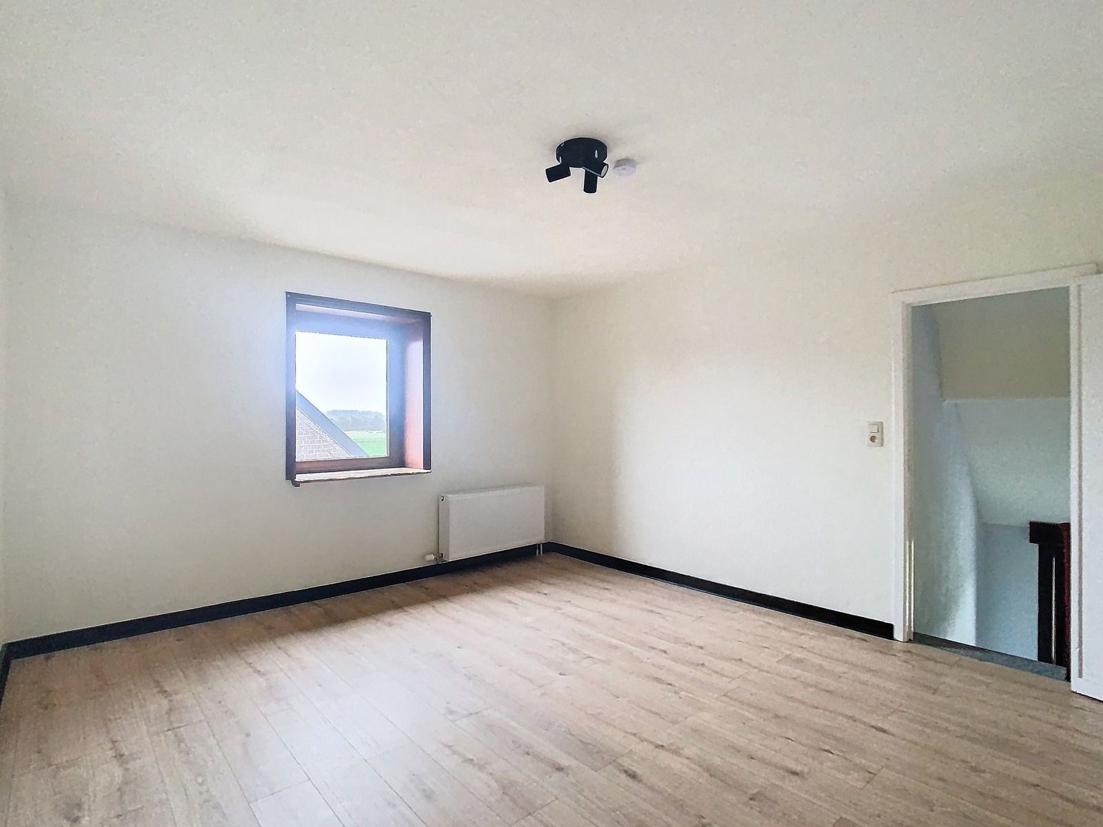 Ruime woning met 3 SLPK, tuin én garage! foto 15