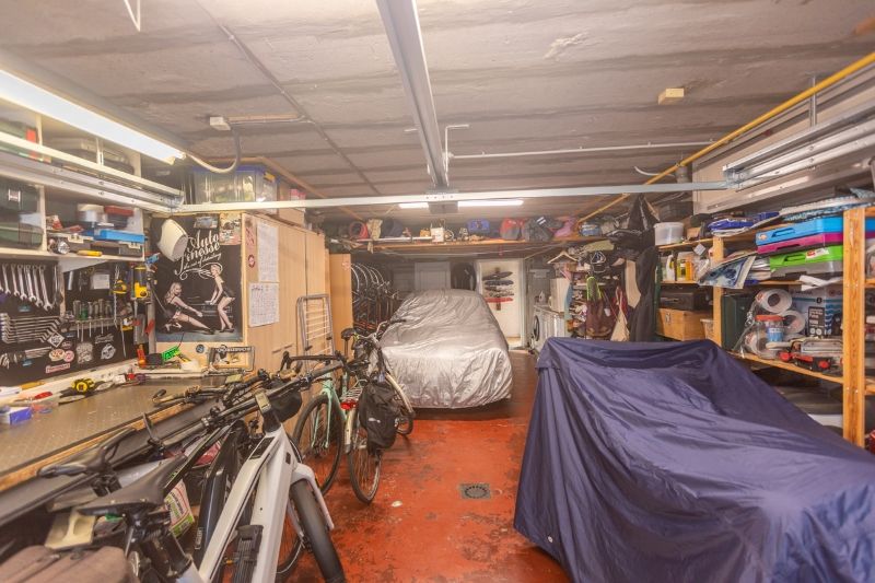 Residentieel gelegen, ruime woning met 3 slaapkamers, bureau, ruime garage, gezellige tuin...(zonnepanelen, thuisbatterij, energielabel C...) foto 19