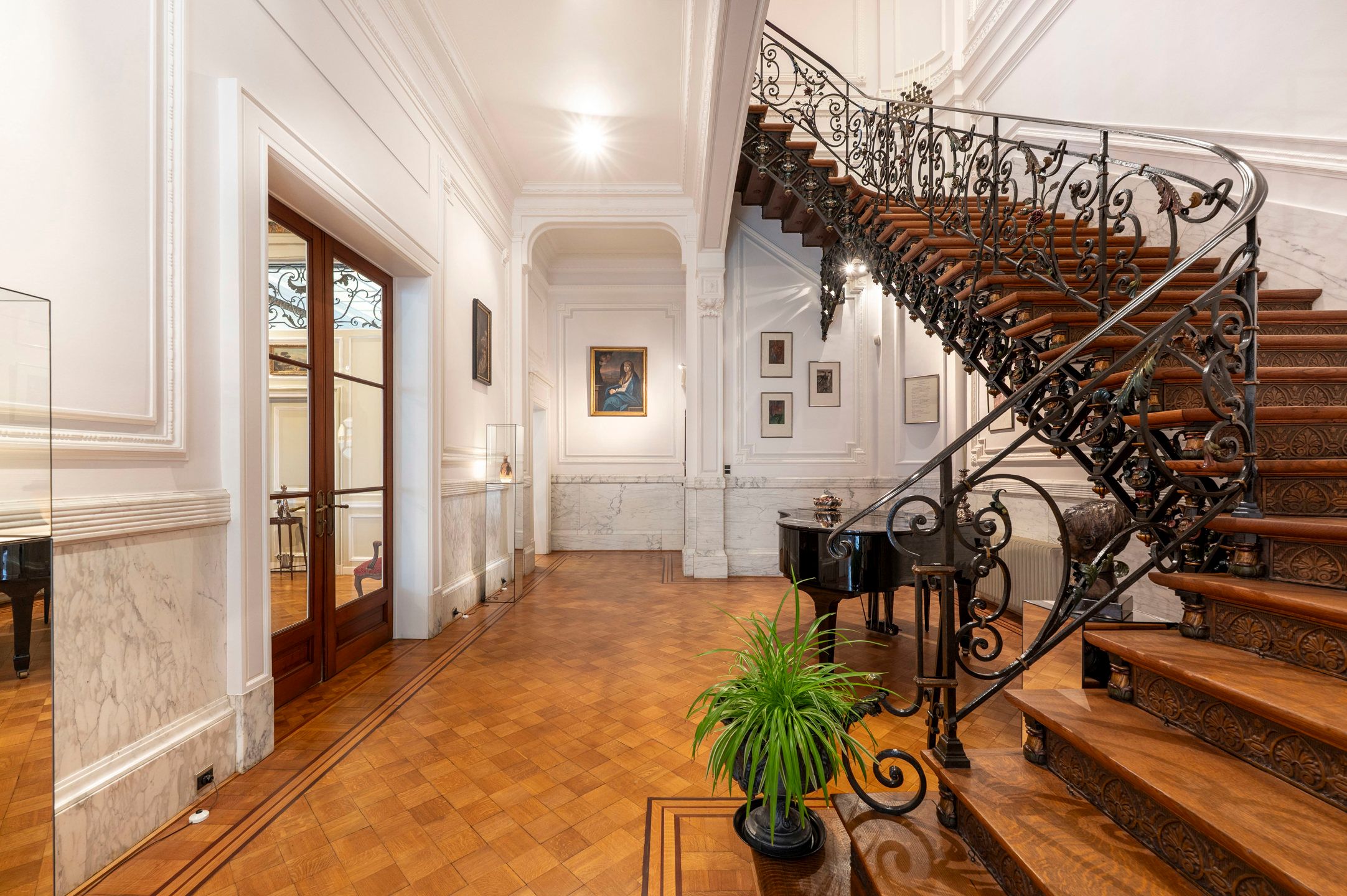 ANTWERPEN - Authentieke meesterwoning met vier garages foto 9