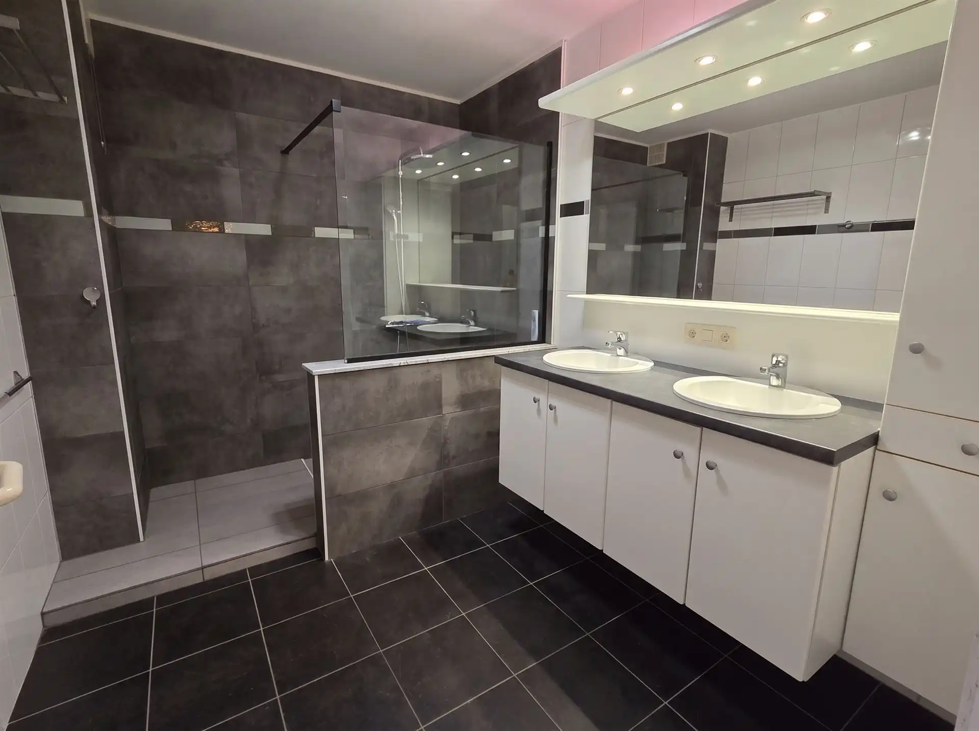 Instapklaar 2 slpk appartement met staanplaats foto 6