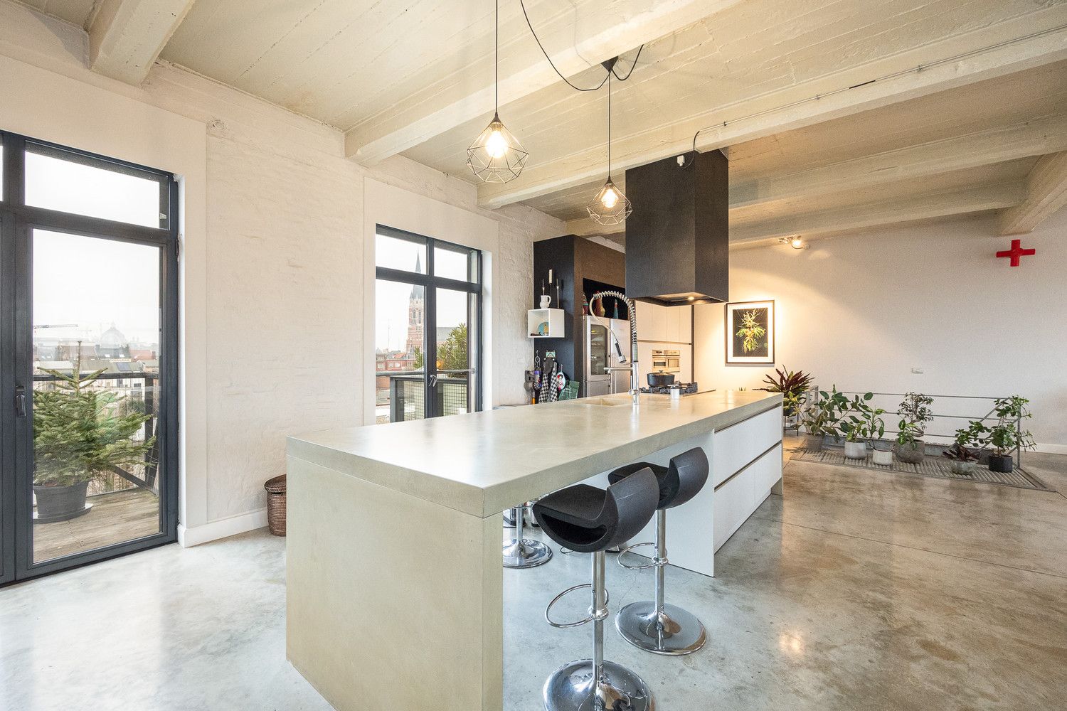 VERKOCHT: kevin@wellimmo.net voor meer info! Uitzonderlijk ruim duplex-penthouse (250m²) met heerlijke zonneterrassen van in totaal 23m² + optionele garage met laadpaal in rustig, groen woonerf op de grens Antwerpen/Borgerhout foto 13