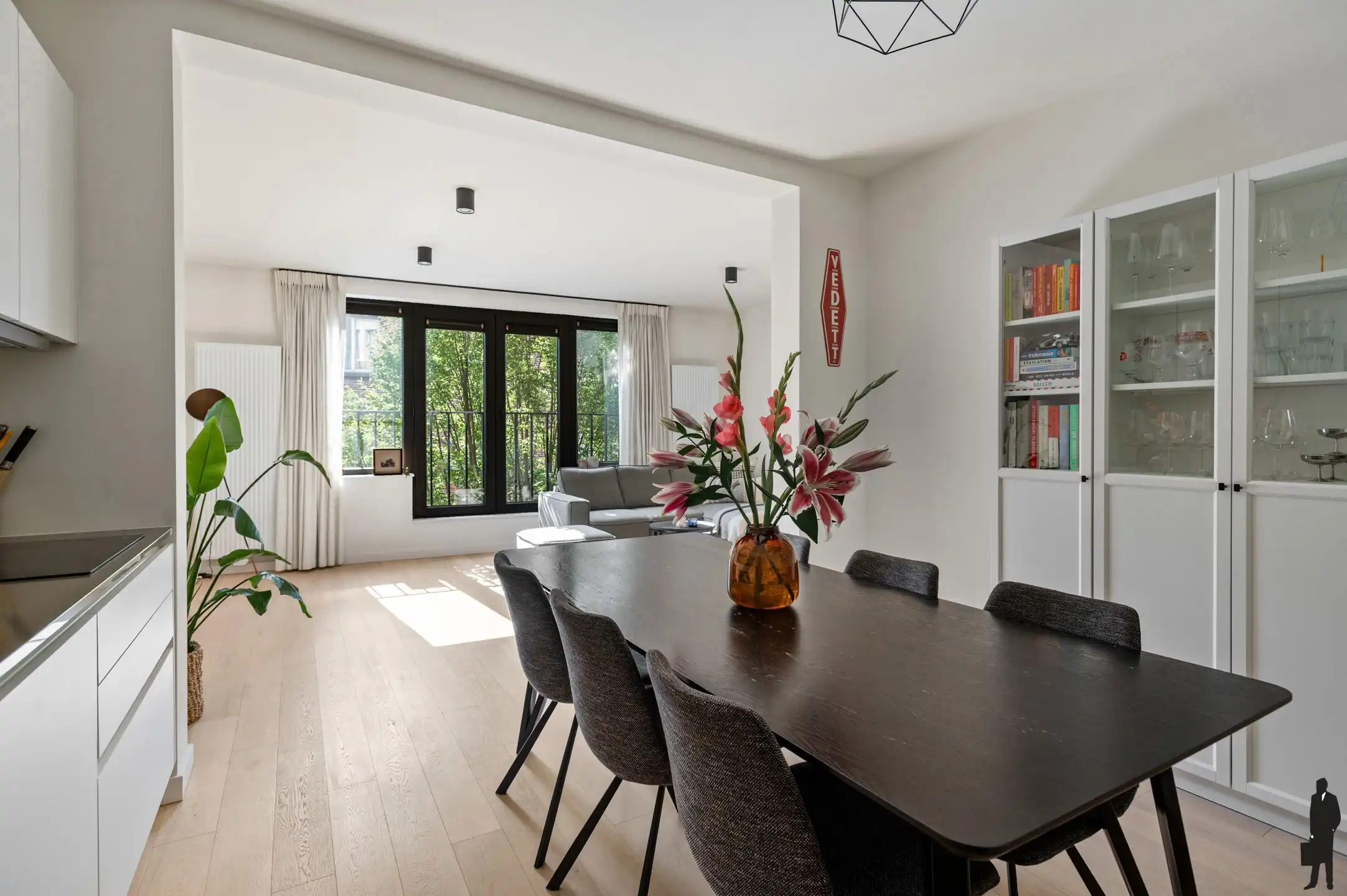 Gerenoveerd 2-slaapkamer appartement met terras (10m²) foto 5