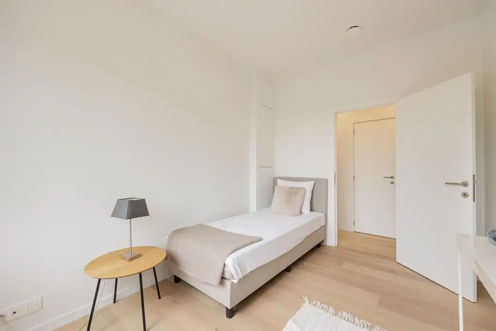 Gerenoveerd appartement met overdekt terras foto 14