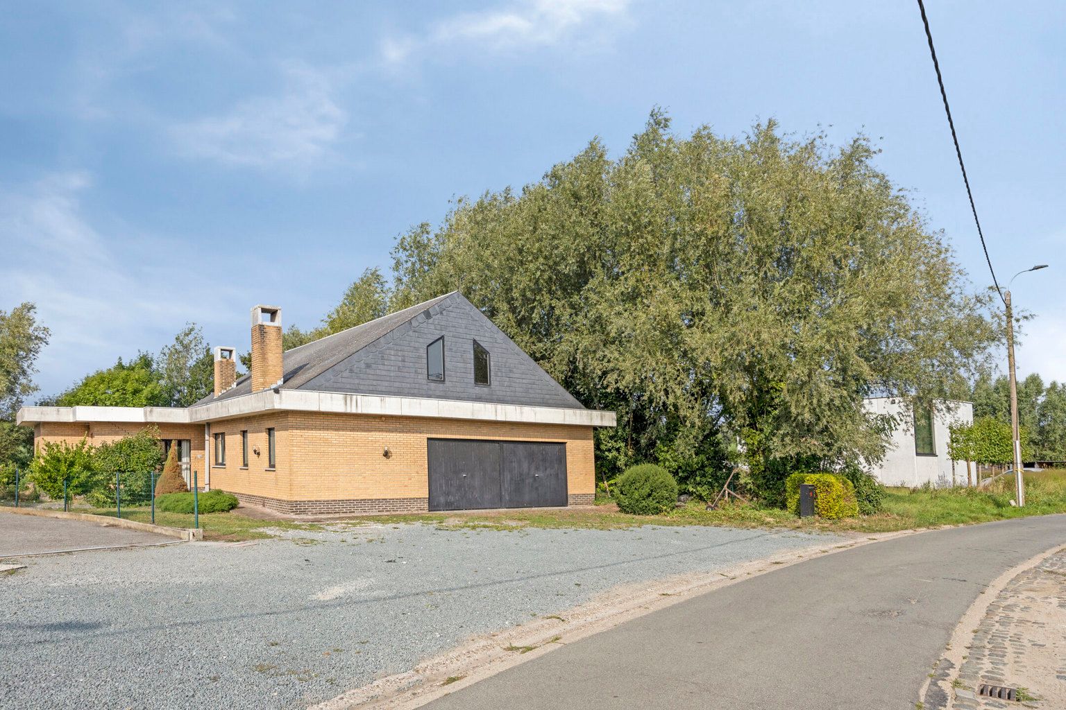 Te renoveren laagbouwvilla met verzicht in rustige straat foto 4