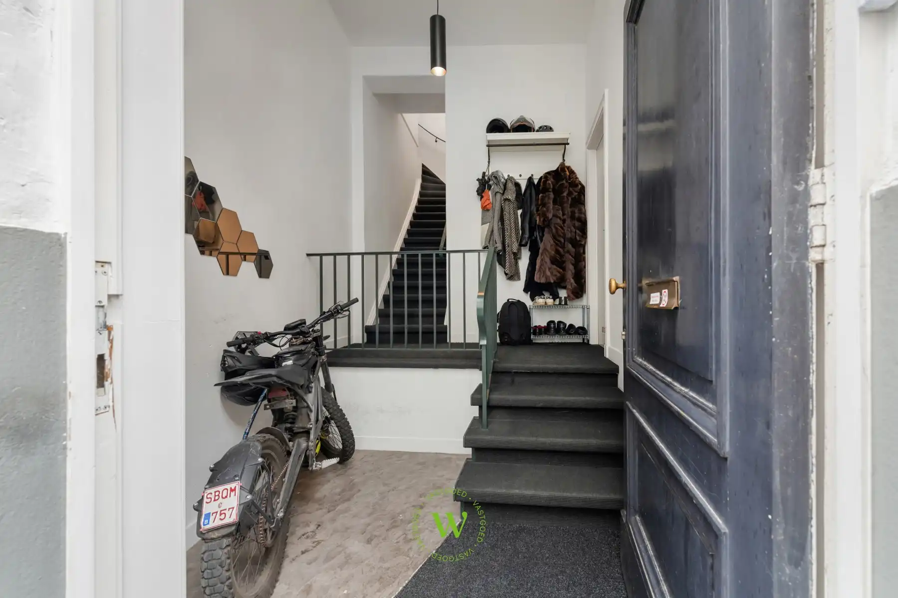 Karaktervolle bel-étagewoning op een toplocatie in Brugge. foto 24