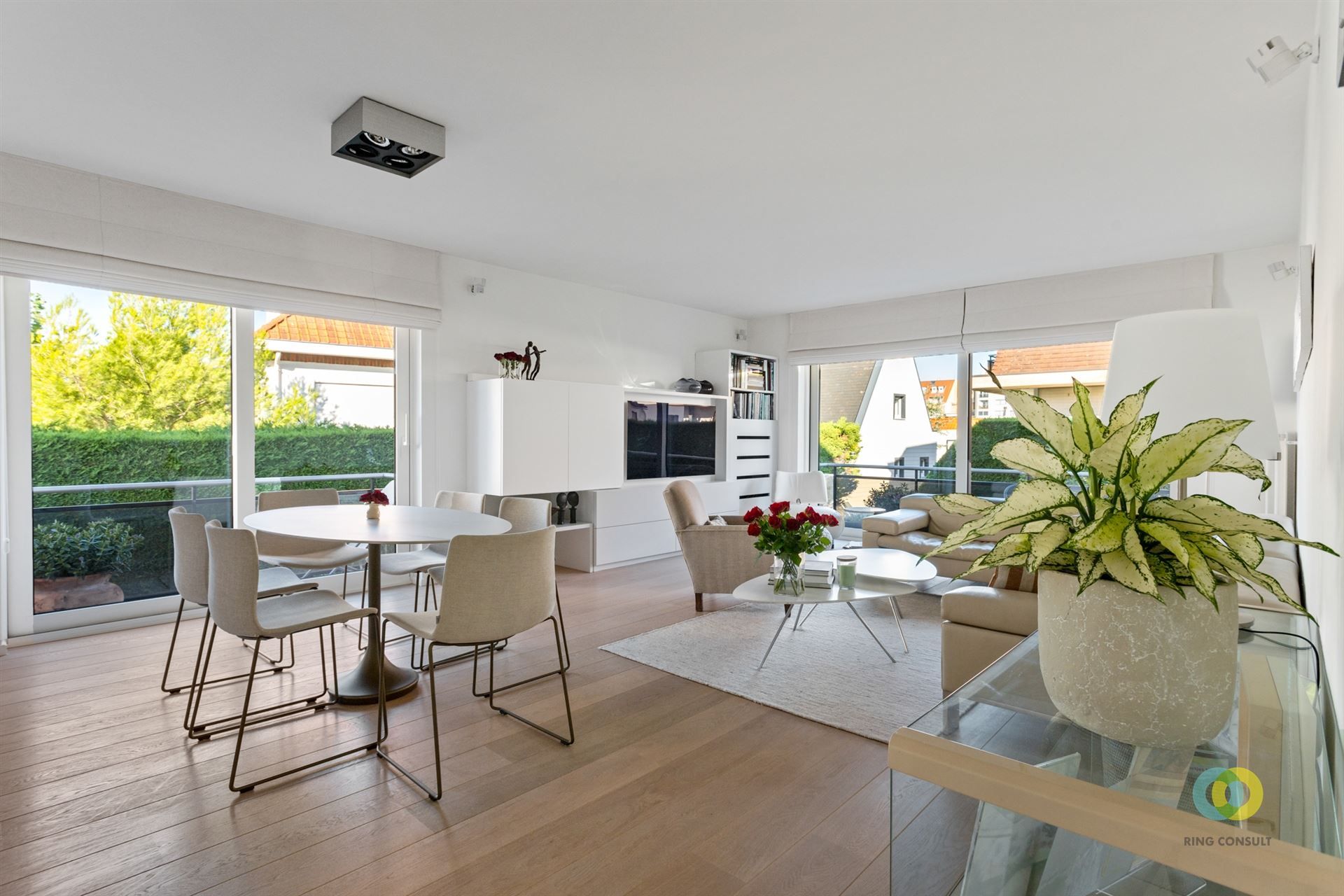 appartement met subtiel zeezicht en 3 terrassen foto {{pictureIndex}}