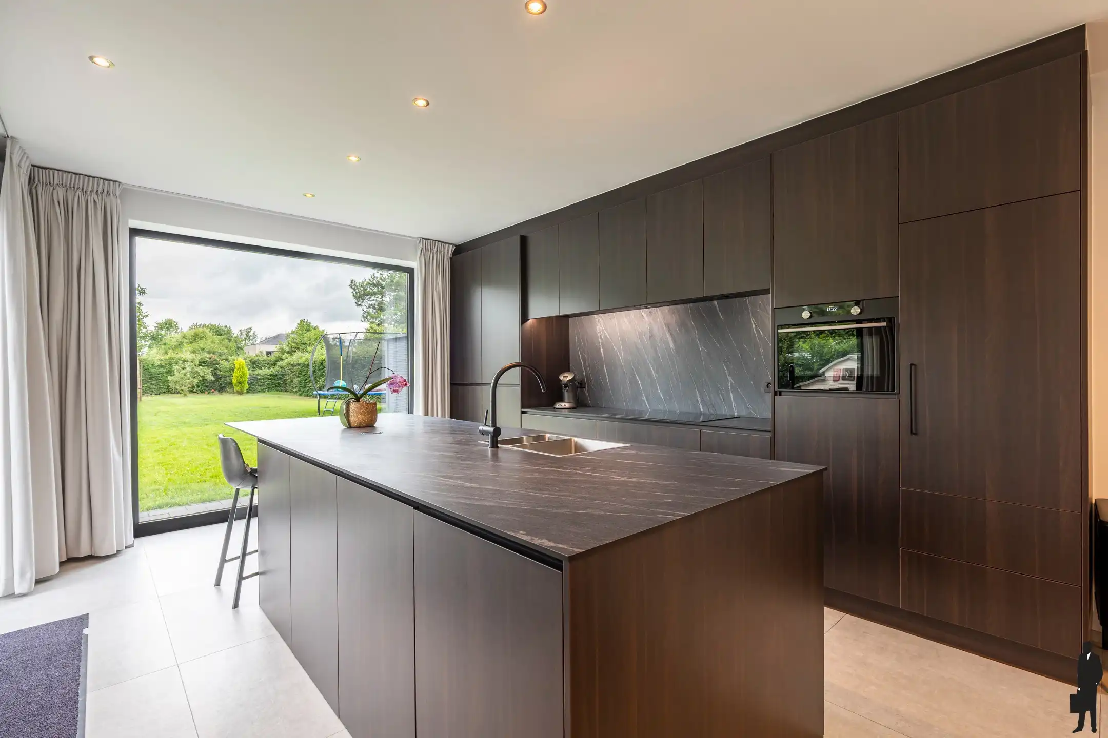 Ruime woning met multifunctionele studio foto 7