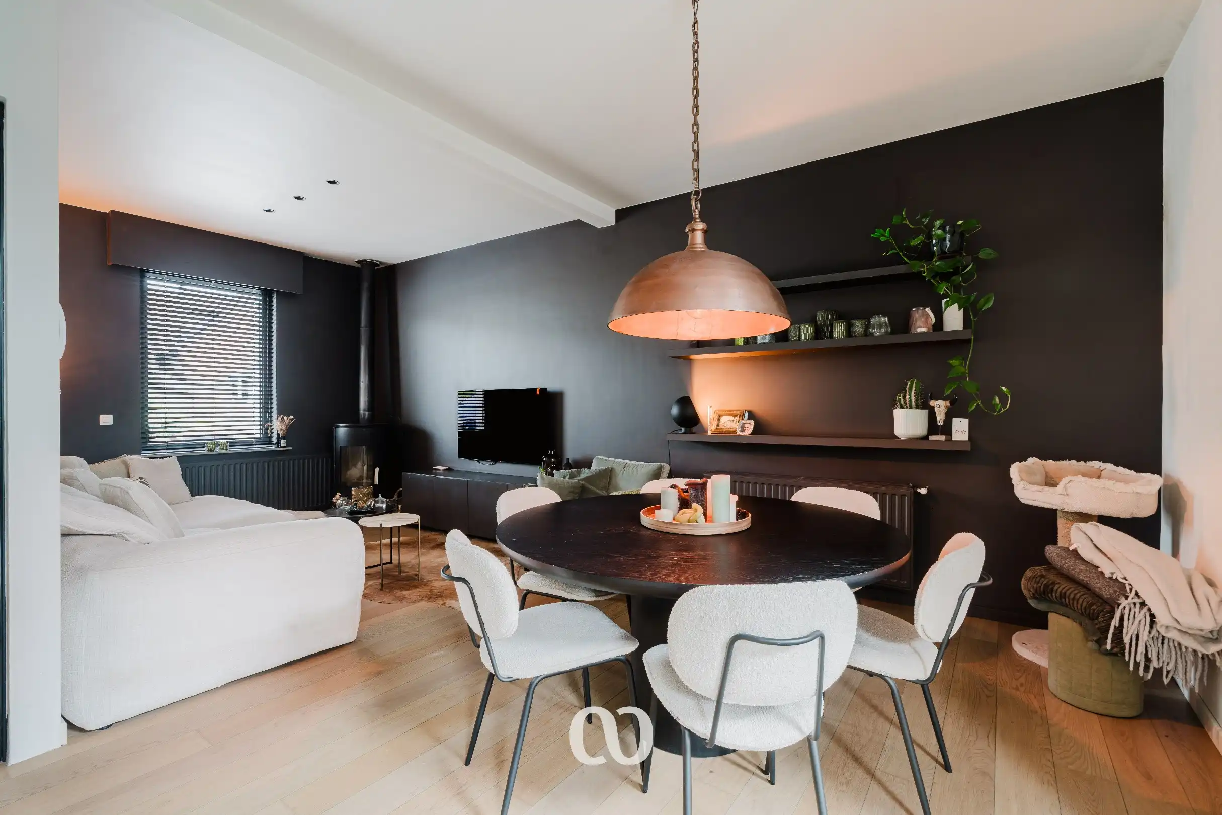Instapklare woning met tuin en bijgebouw in het centrum van Kruishoutem foto 2