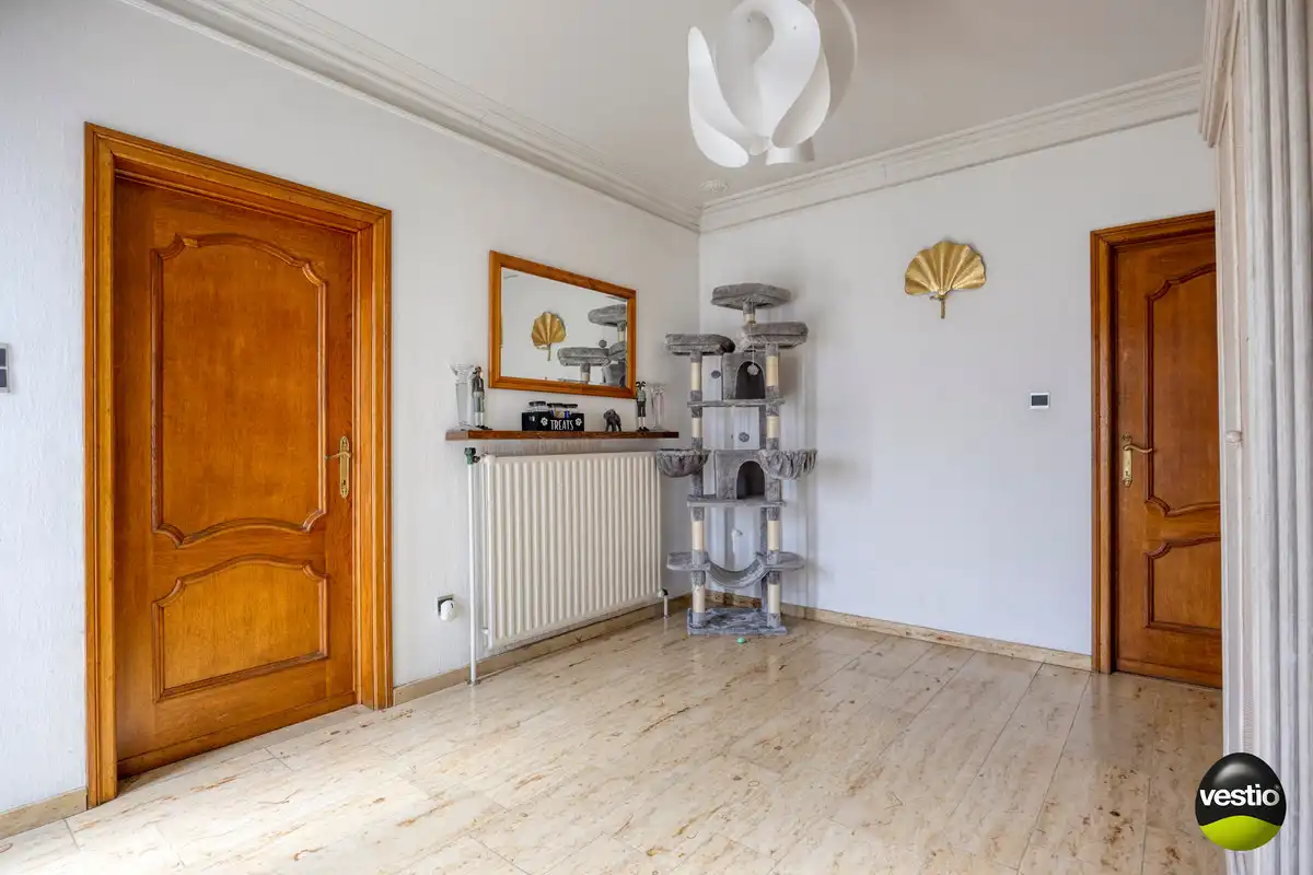 GELIJKVLOERSE WONING MET 3 SLK op 17A89CA NABIJ CENTRUM BILZEN. foto 6