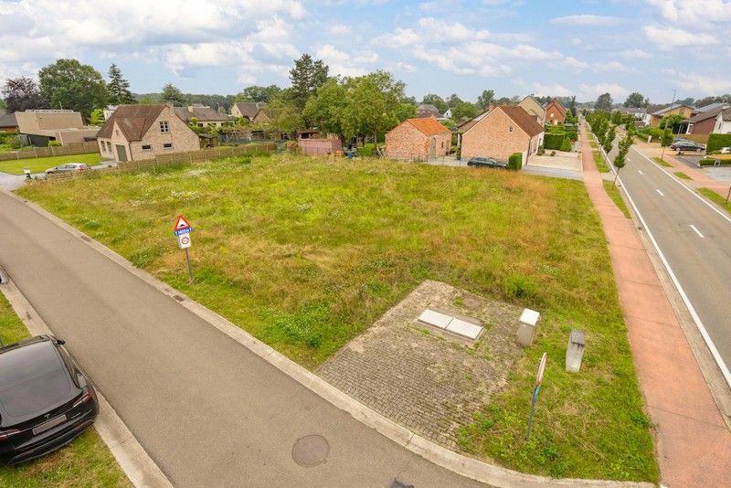 Uitgestrekt en zongericht bouwperceel van 12a 18ca foto 4