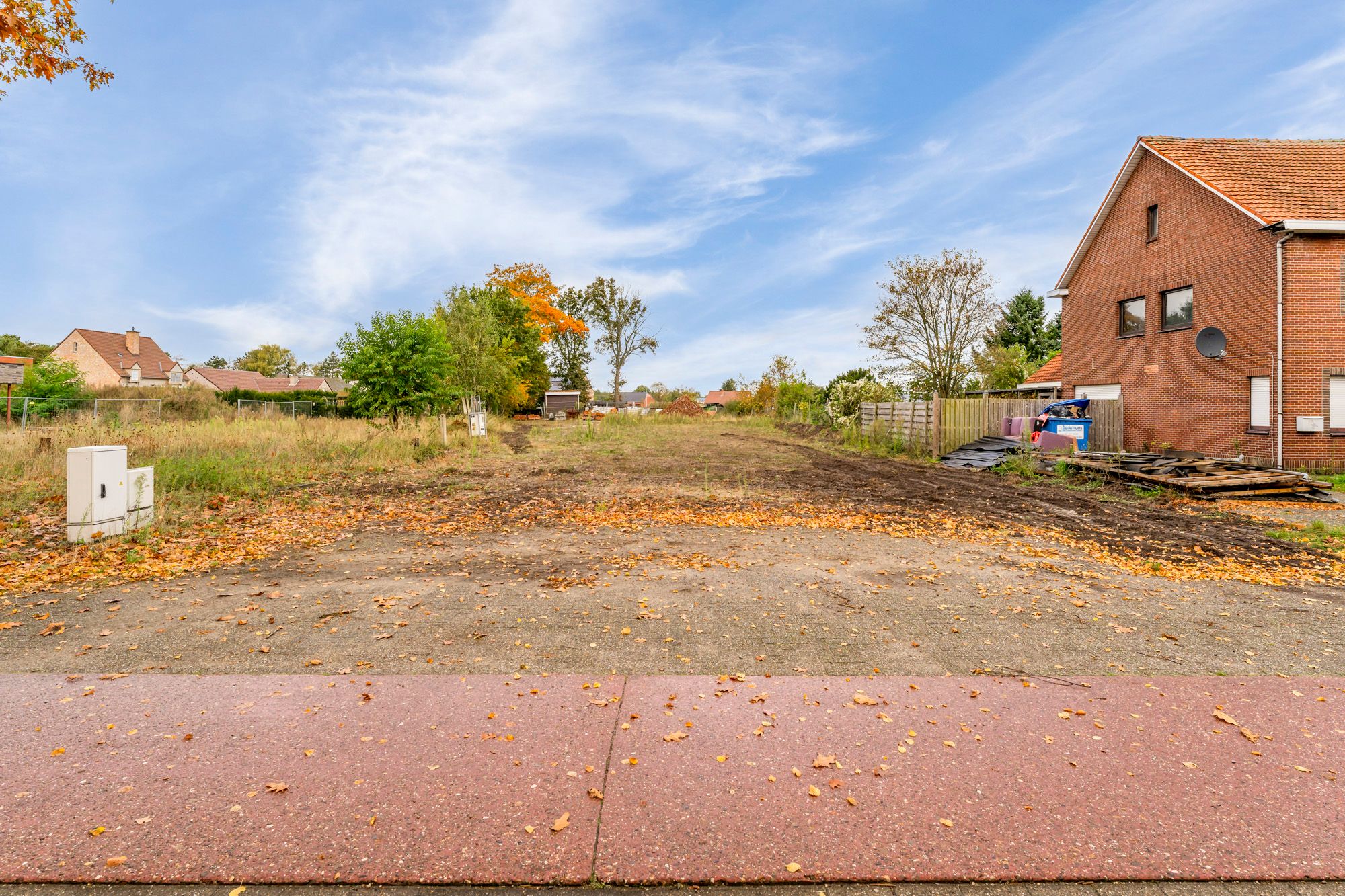 KNAPPE BOUWKAVEL (+-17A) OP GROENE, DOCH CENTRALE EN GUNSTIGE LOCATIE IN LOMMEL! Deze bouwkavel met maar liefst een oppervlakte van +-17a biedt de mogelijkheid voor het bouwen van een prachtige eengezinswoning op een heerlijke plek. Zo zijn basisschool, supermarkt, bakker, apotheek, horeca op fietsafstand bereikbaar. Centraal tussen Lommel en Leopoldsburg gelegen. foto 8