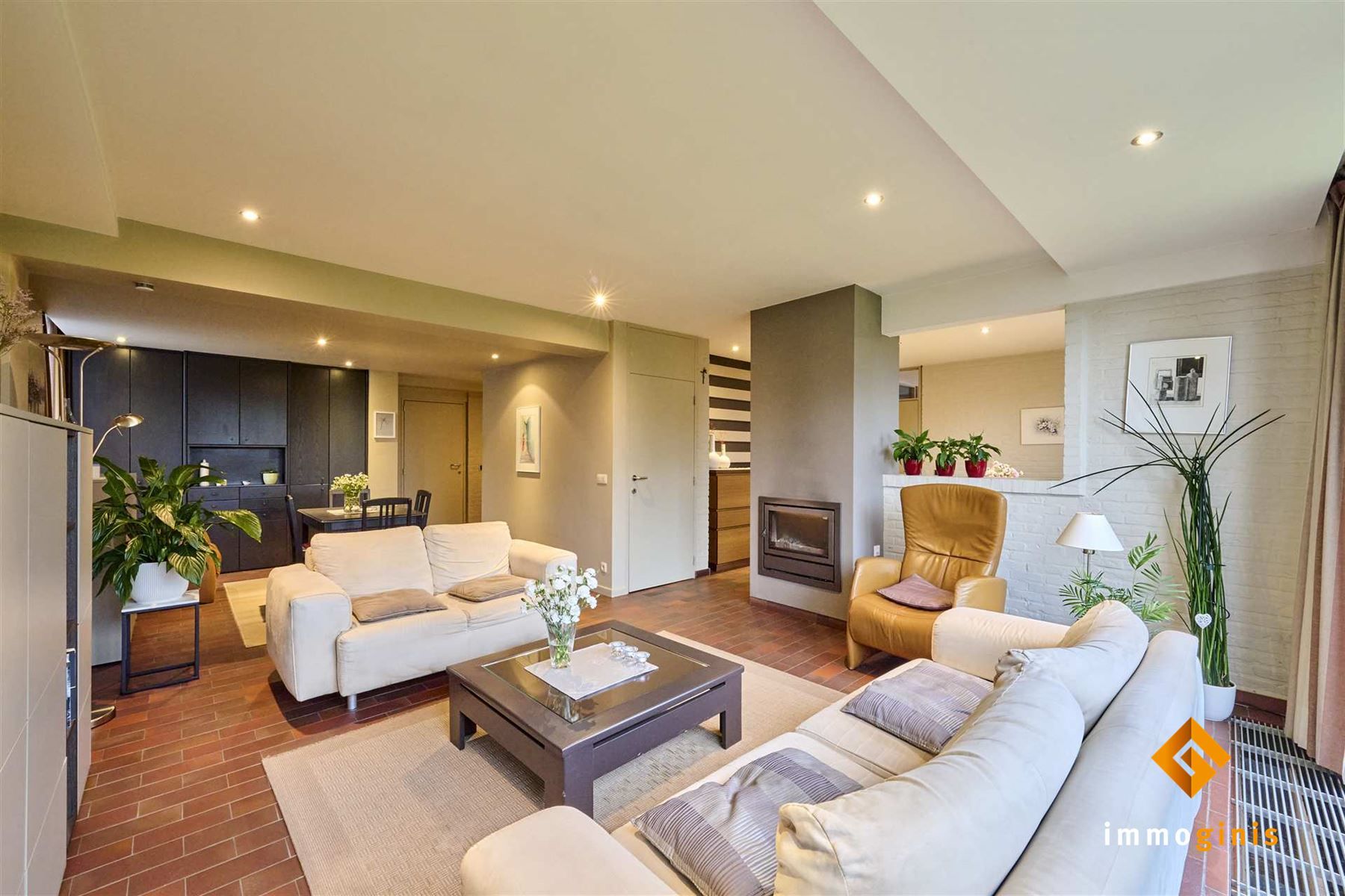 Zéér ruime woning op een mooi perceel van 17a82ca met 5 slaapkamers en uitbreidingsmogelijkheden op de eerste verdieping! foto 9