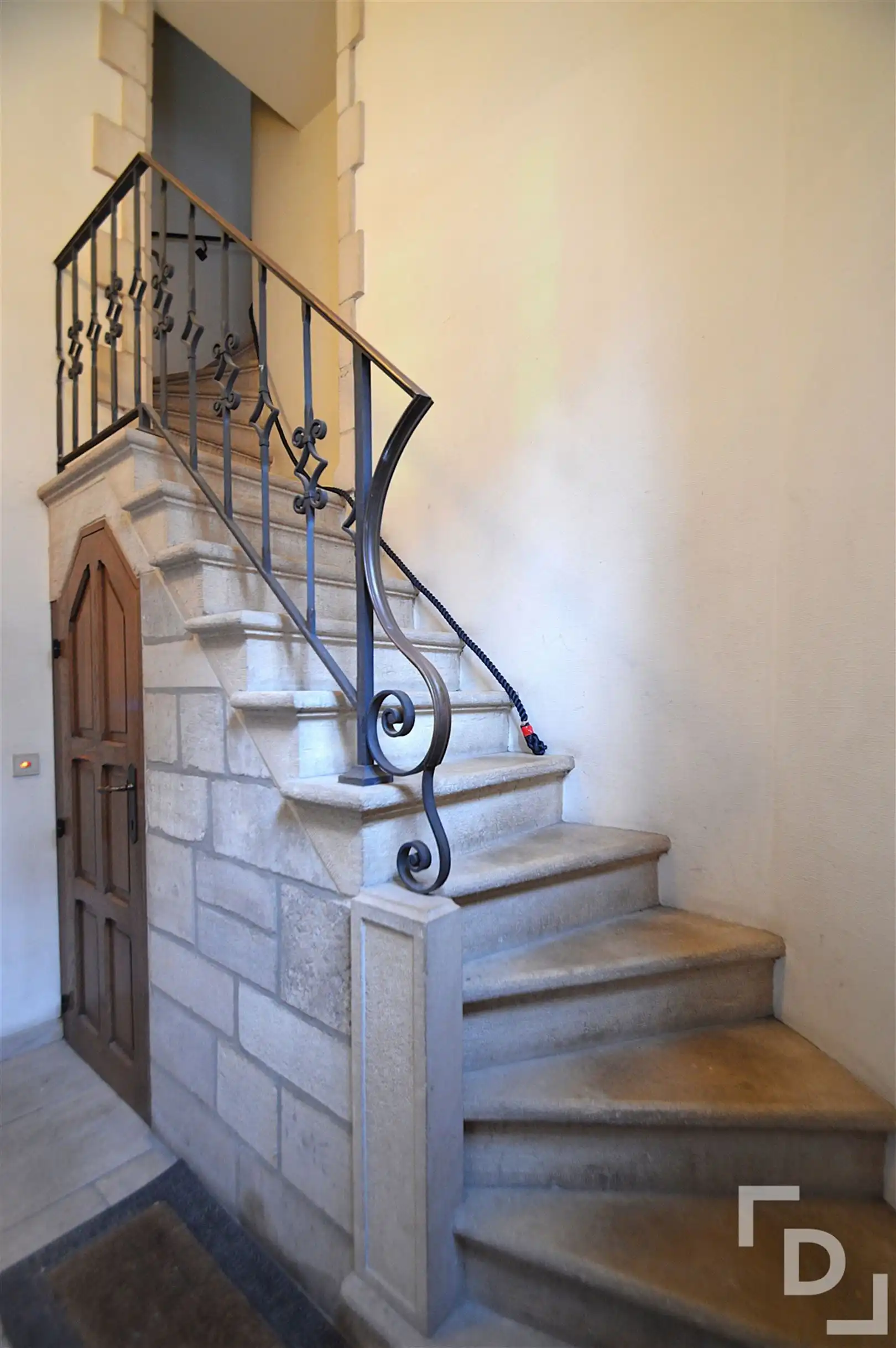 Ruim appartement op toplocatie te huur in Ieper foto 18